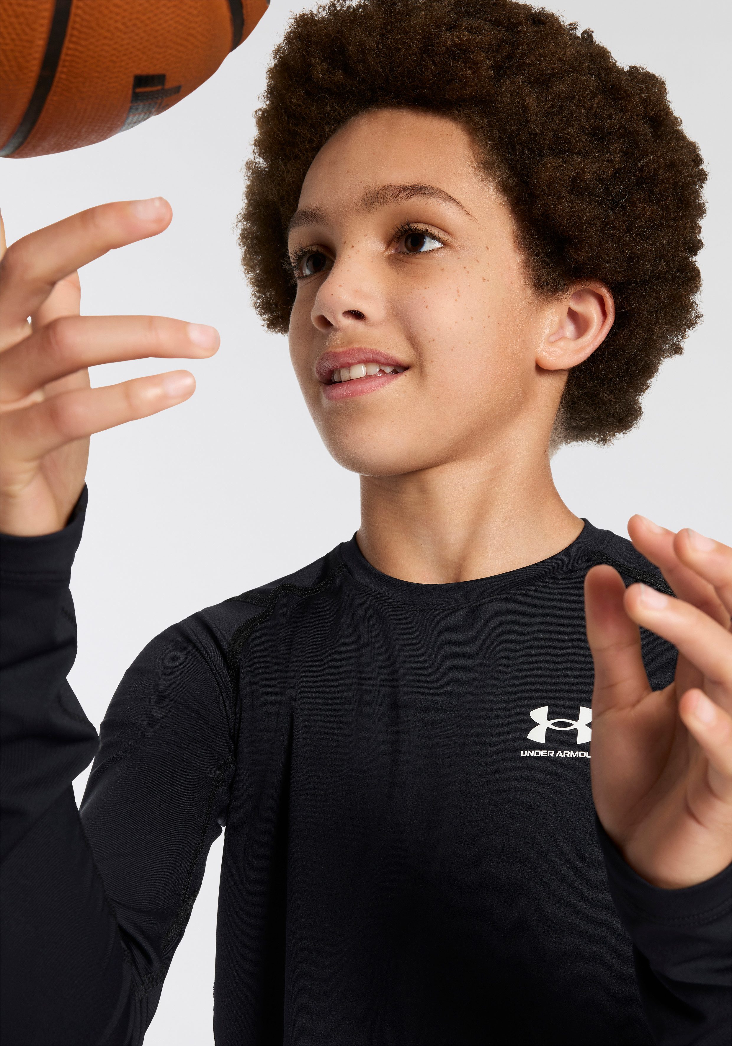 Under Armour® Trainingsshirt UA HG ARMOUR LS mit ergonomischen Flatlock-Nähten, leichtes Material mit Elasthan