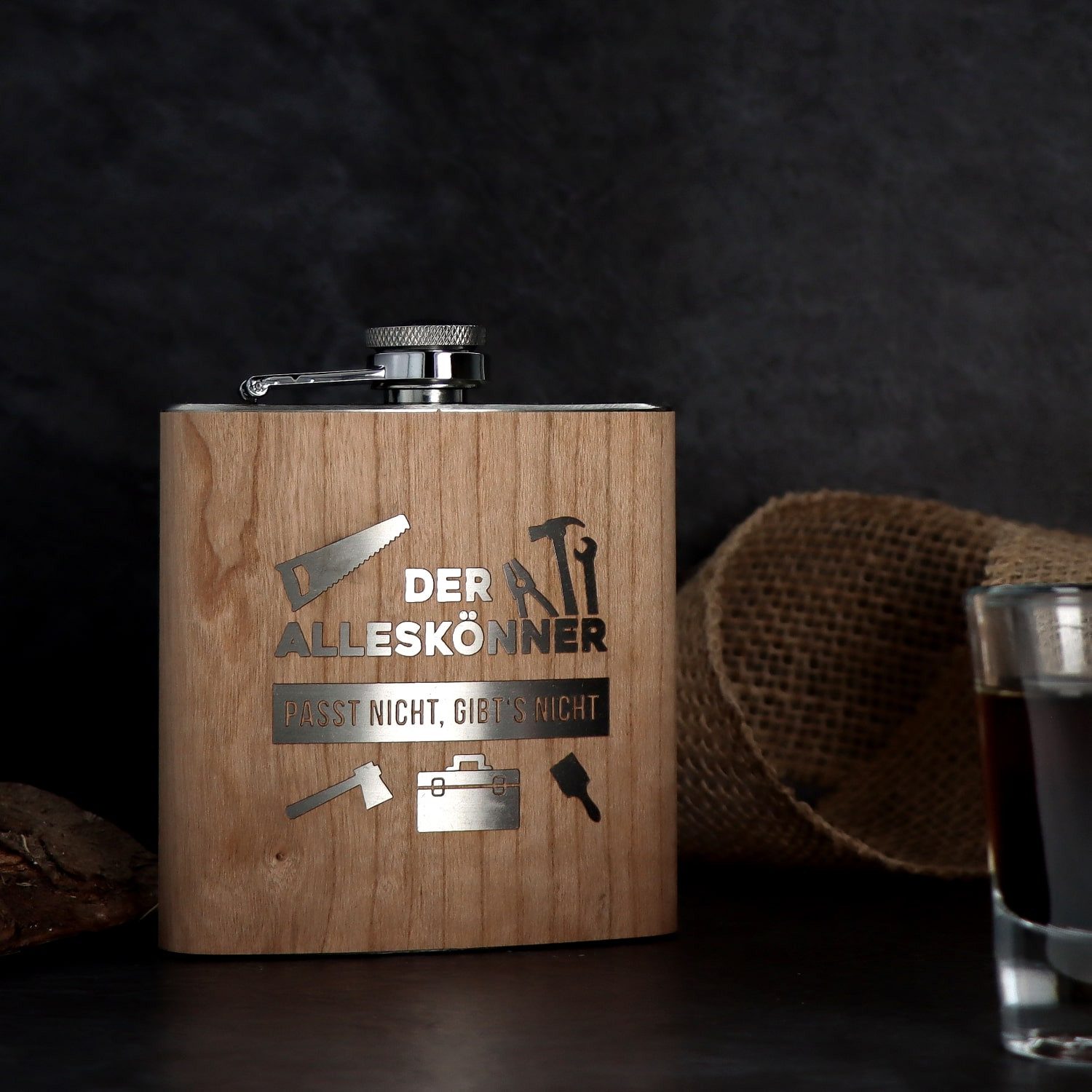 Spruchreif® Flachmann Holz- Flachmann aus Edelstahl mit Gravur, Geschenkidee Handwerker