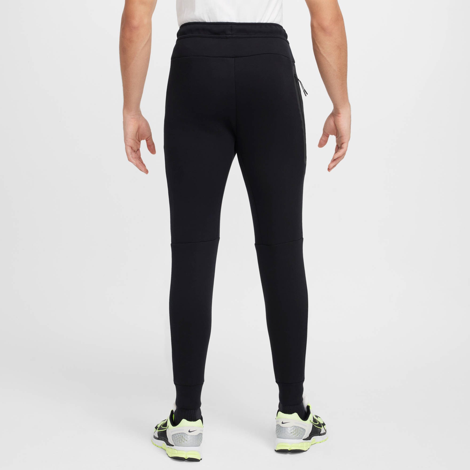 Nike Sportswear Sporthose M NK TCH FLC JGGR mit schmalem Schnitt, aus Baumwollmischung