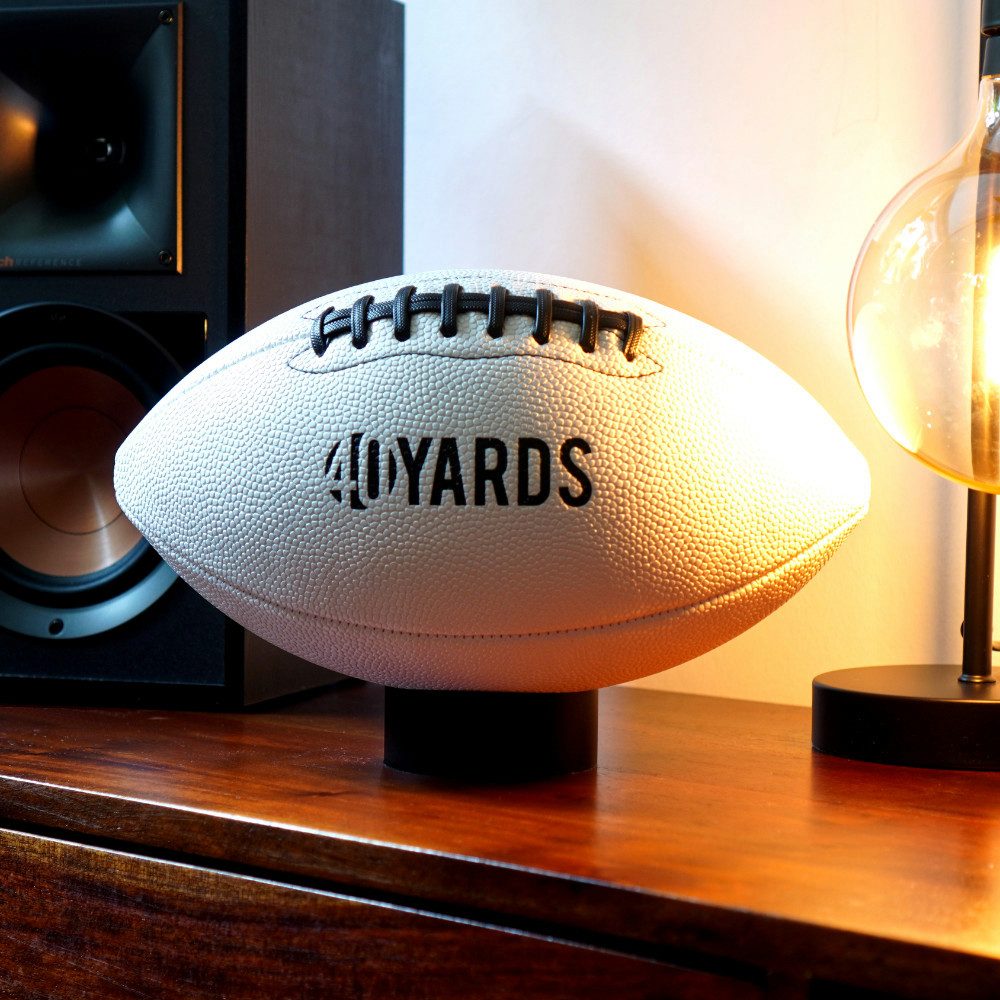 40YARDS Basketballständer American Football Standring – Massiver Metall-Ringständer, in mattschwarz mit 45°-Innenkanten für sicheren Halt