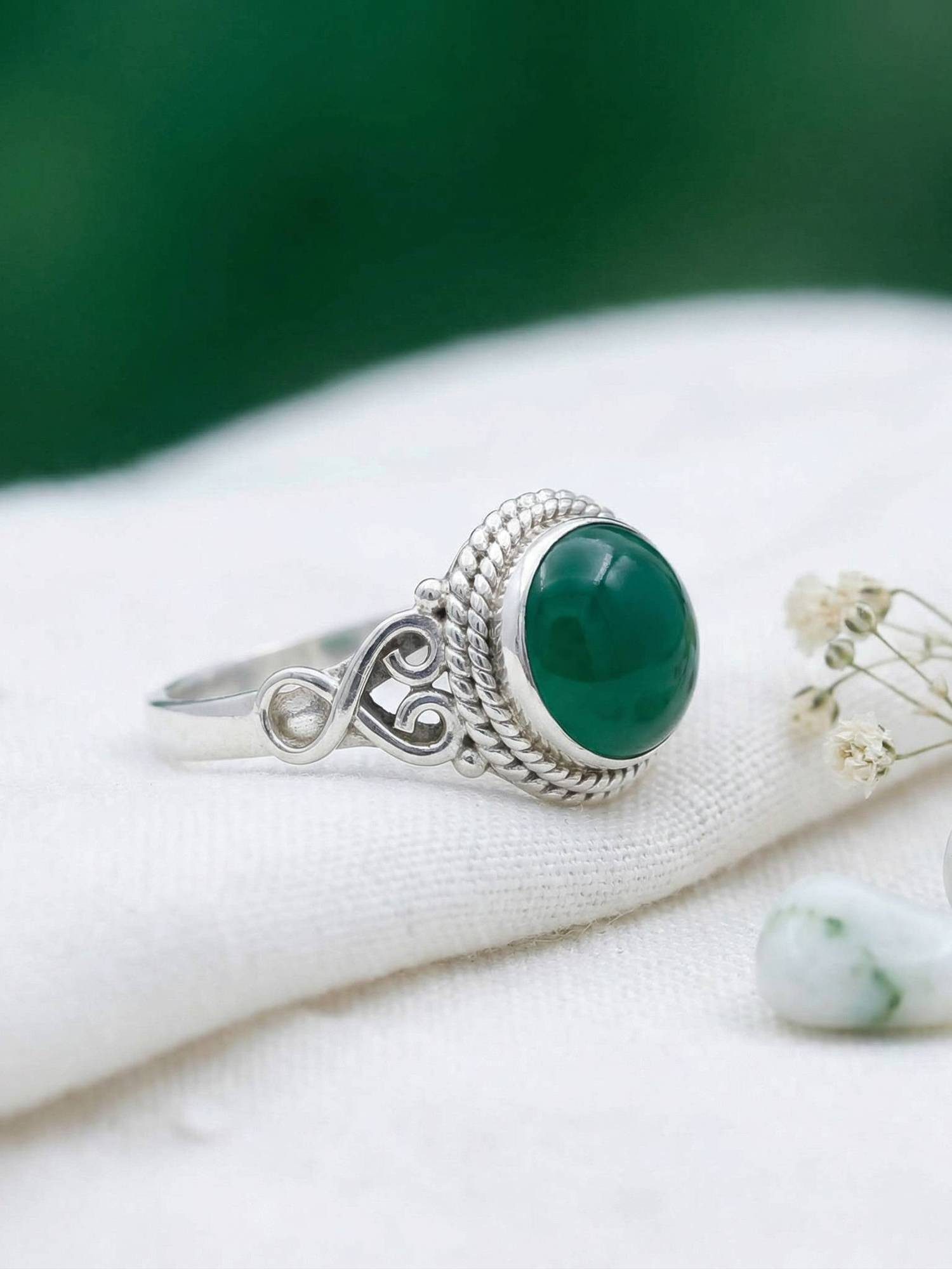 mantraroma Silberring BAGHIMI rund aus 925 Silber mit grünen Onyx (Ring mit Schmuckbeutel), Damenring aus 925er Silber