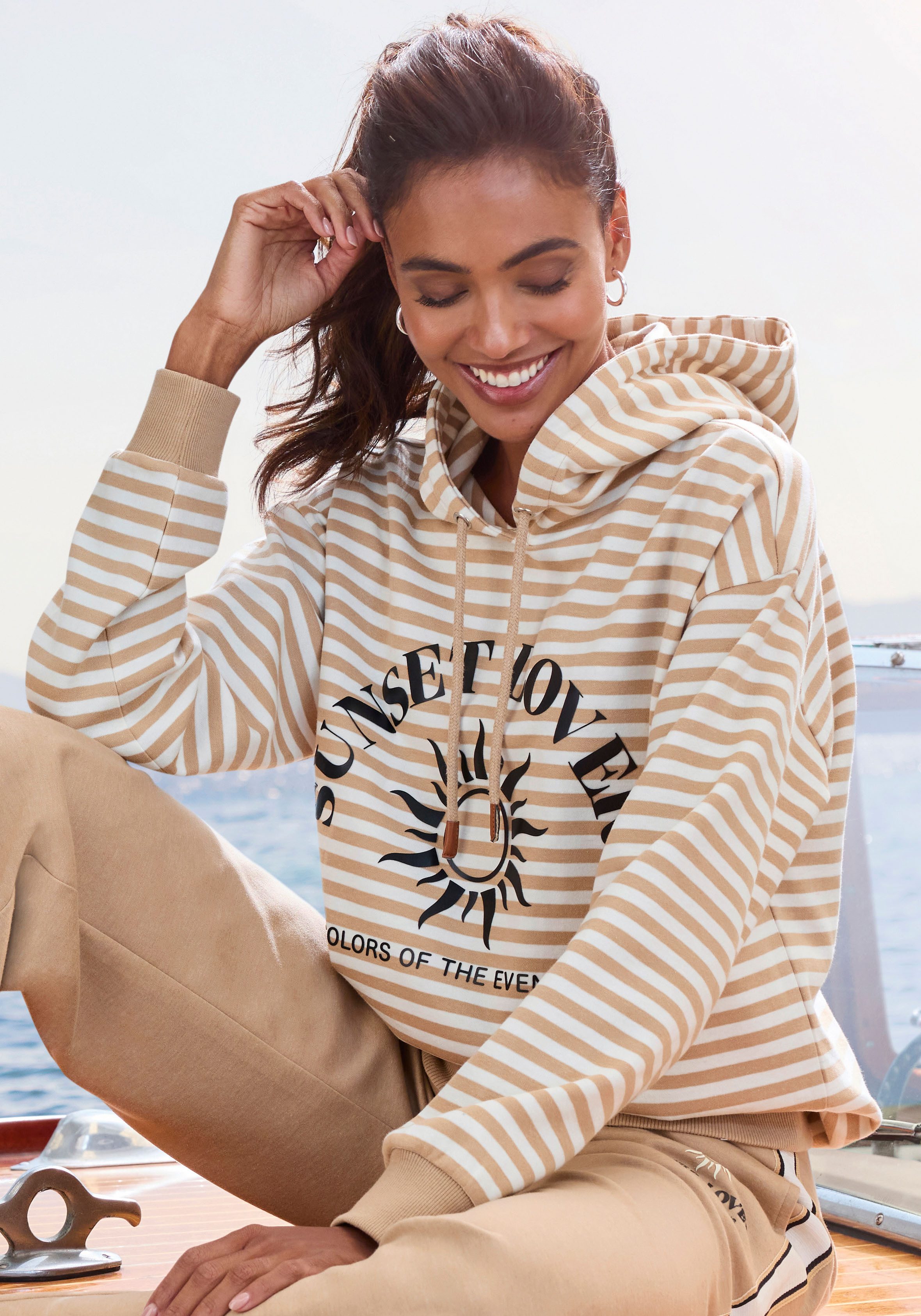H.I.S Kapuzenpullover im Streifenlook mit großen Print, Loungewear – Bild 5 von 5
