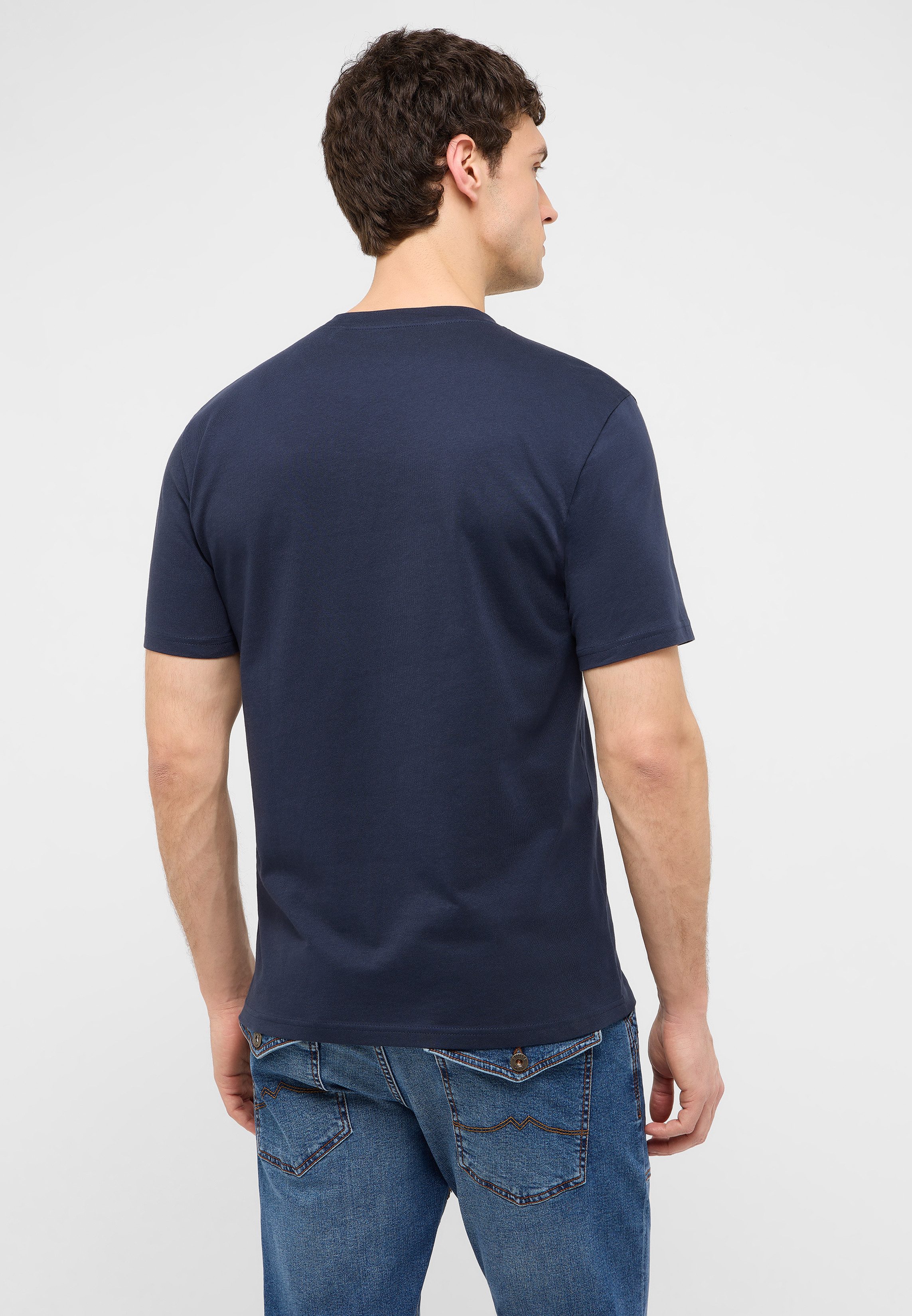 MUSTANG Kurzarmshirt Style Austin Sommershirt mit Logo-Print – Bild 2 von 4