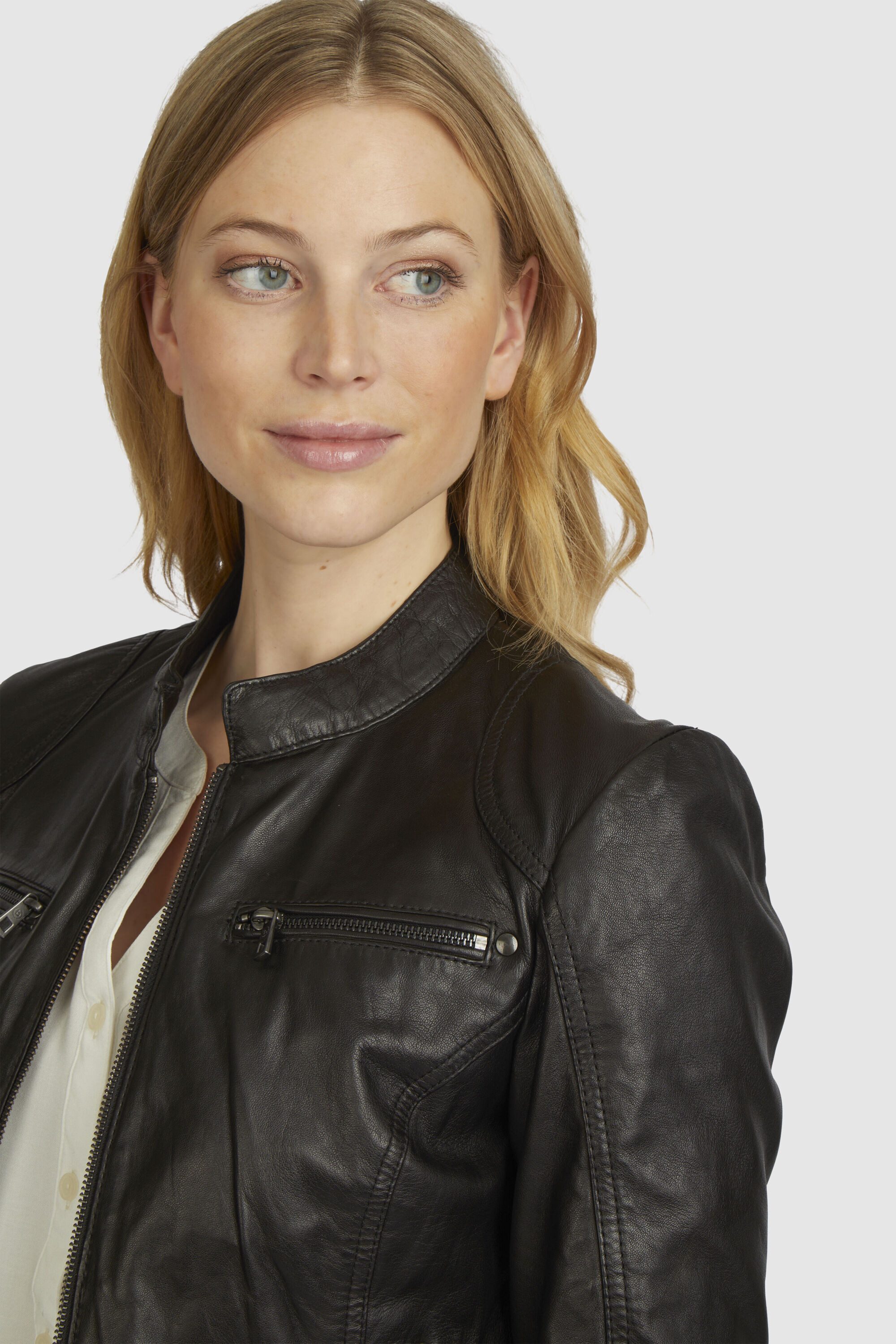 bugatti Lederjacke BULady-110 (1-St) aus weichem Leder