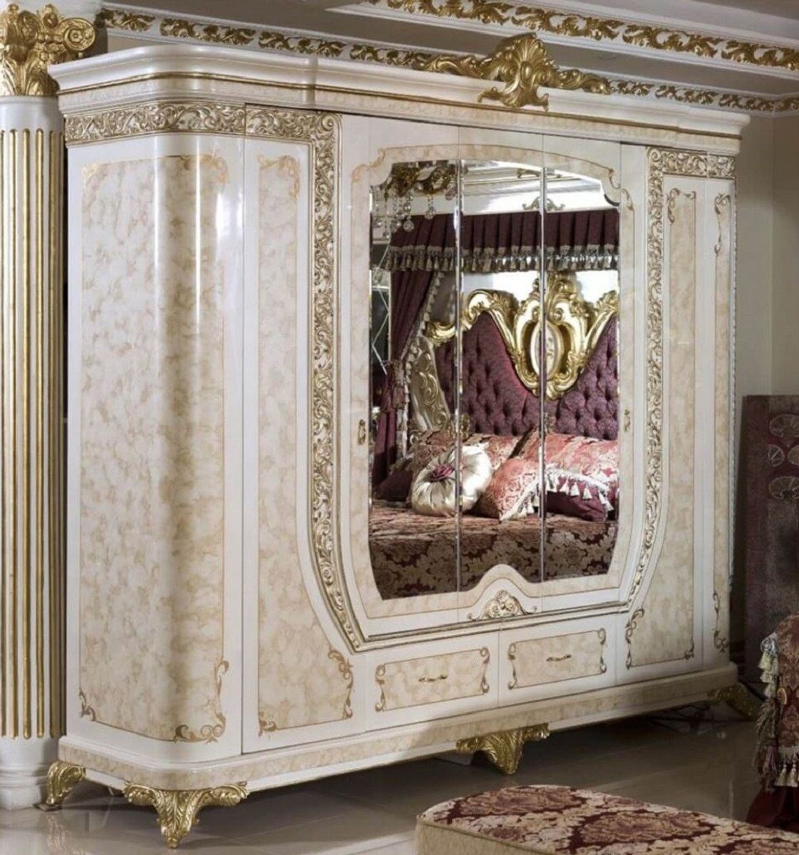 Casa Padrino Kleiderschrank Luxus Barock Schlafzimmerschrank Weiß / Beige / Gold - Prunkvoller Massivholz Kleiderschrank im Barockstil - Barock Schlafzimmer & Hotel Möbel - Edel & Prunkvoll