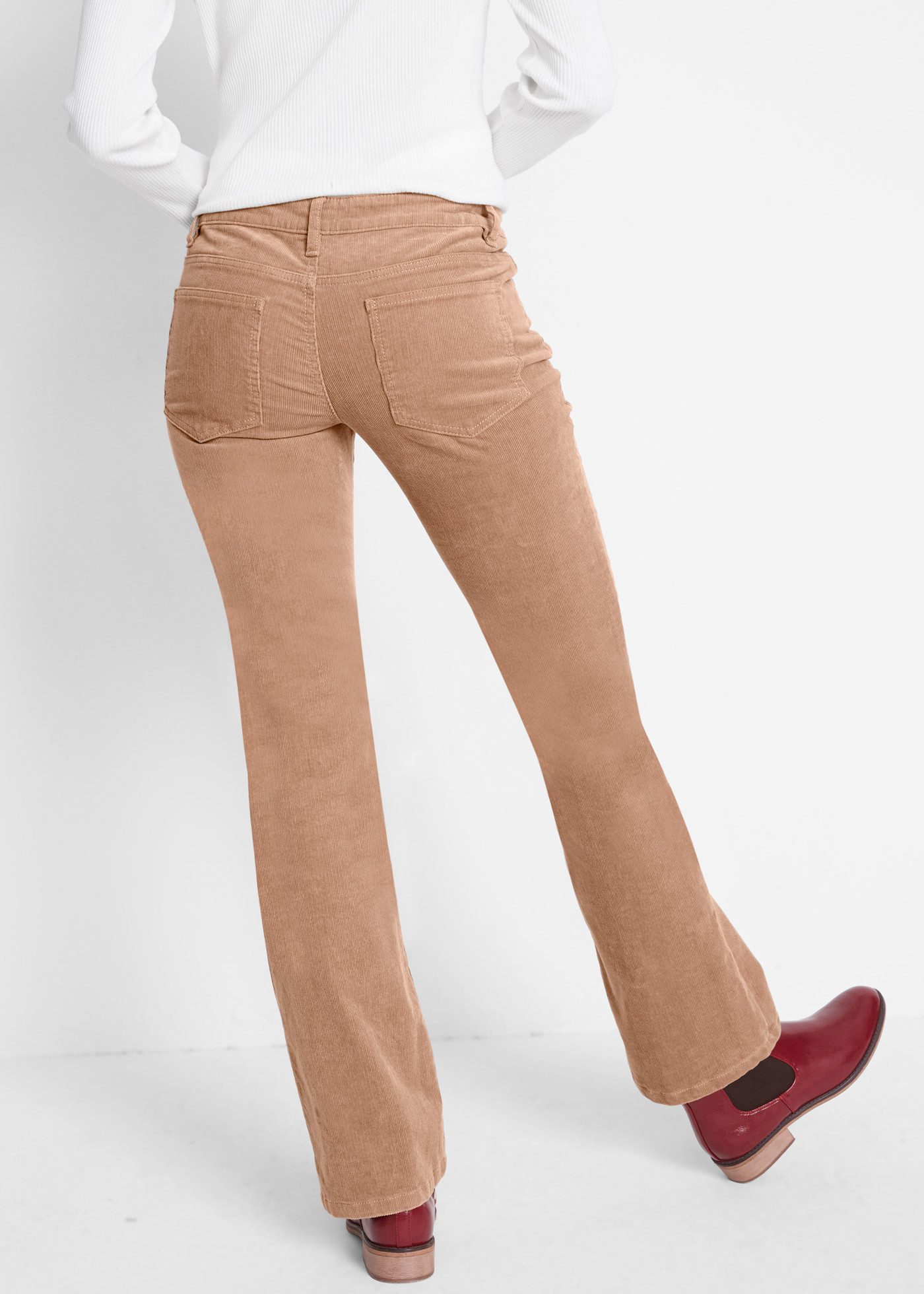 bonprix Cordhose aus Baumwolle mit Elasthan, Regular Fit, Bootcut-Beinform