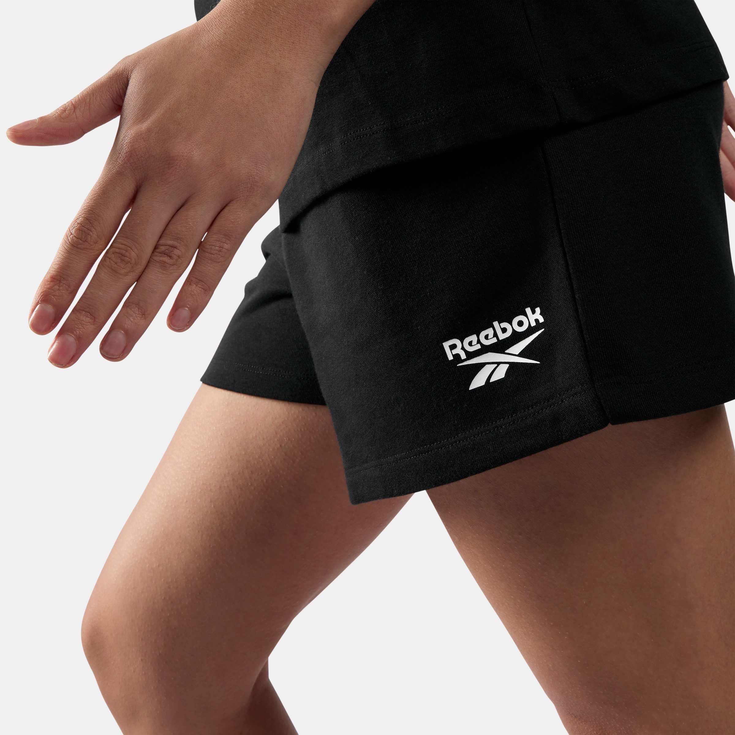 Reebok Sweatshorts TYLA SHORTS Sweatshorts-Design, sportlicher Stil, für Freizeit