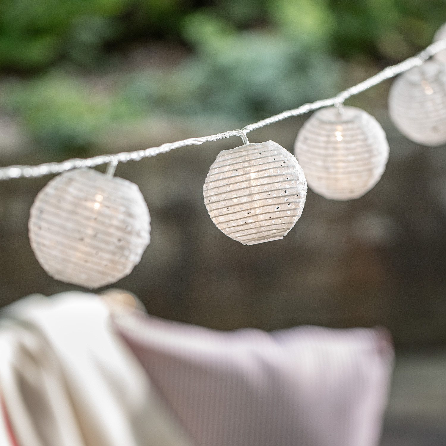 Lights4fun LED-Lichterkette 20er Lampion Lichterkette Cut-Out Muster koppelbar wetterfest