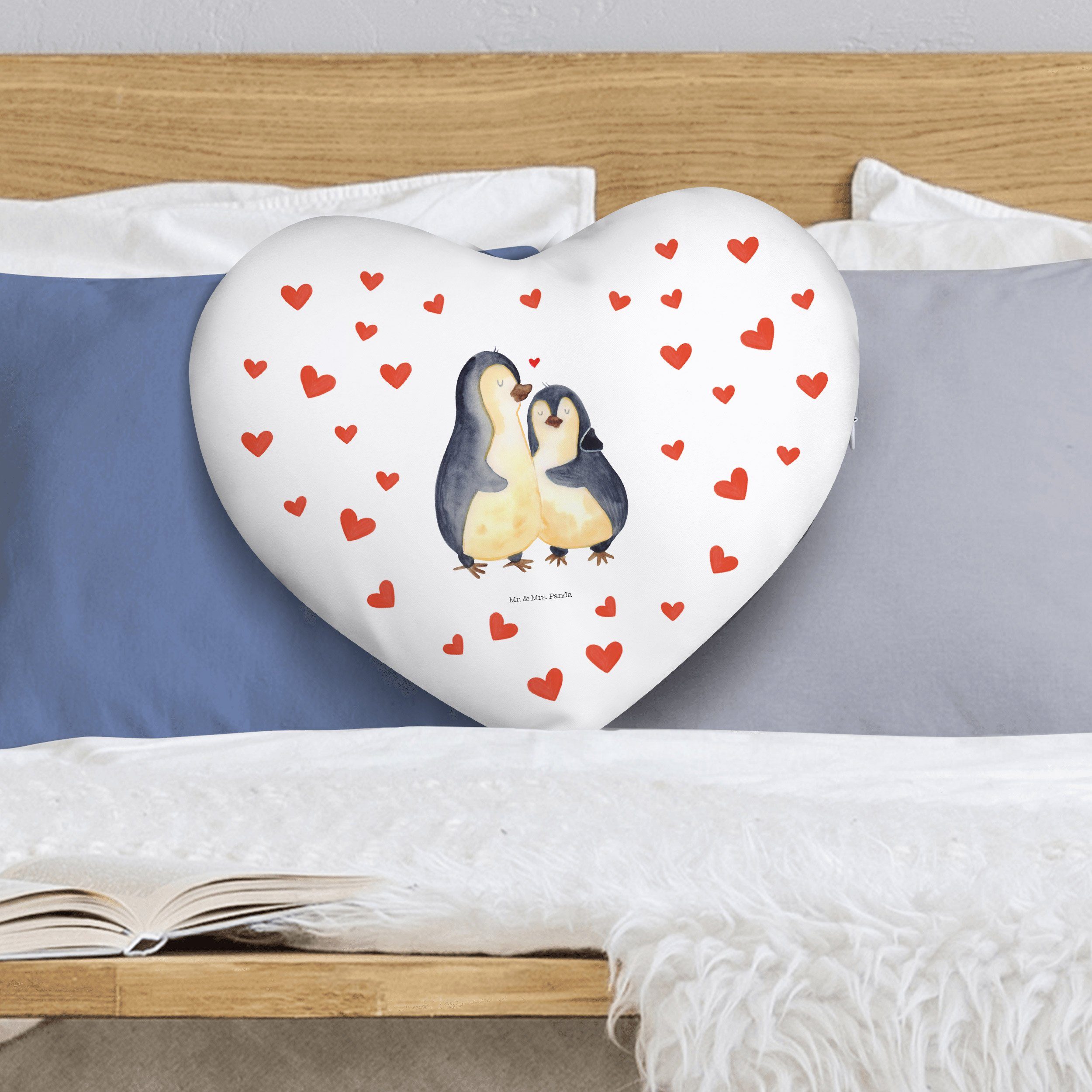 Pinguin verliebt, Dekokissen Mrs. - & Weiß umarmend Herzform, Geschenk, Umarmung Panda Umar Mr. -