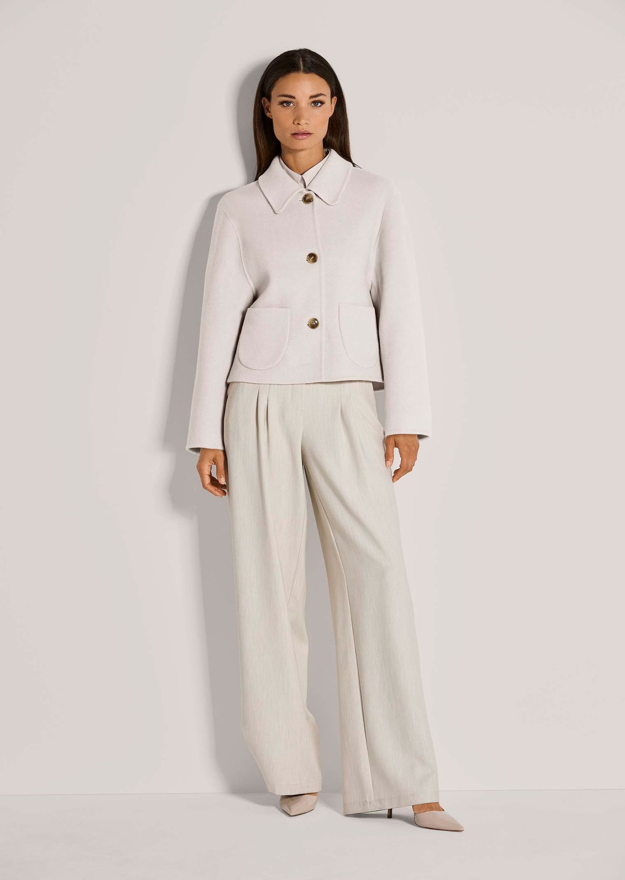 MADELEINE Outdoorjacke Modische Jacke mit asymmetrischem Kragen Gerundete P günstig online kaufen