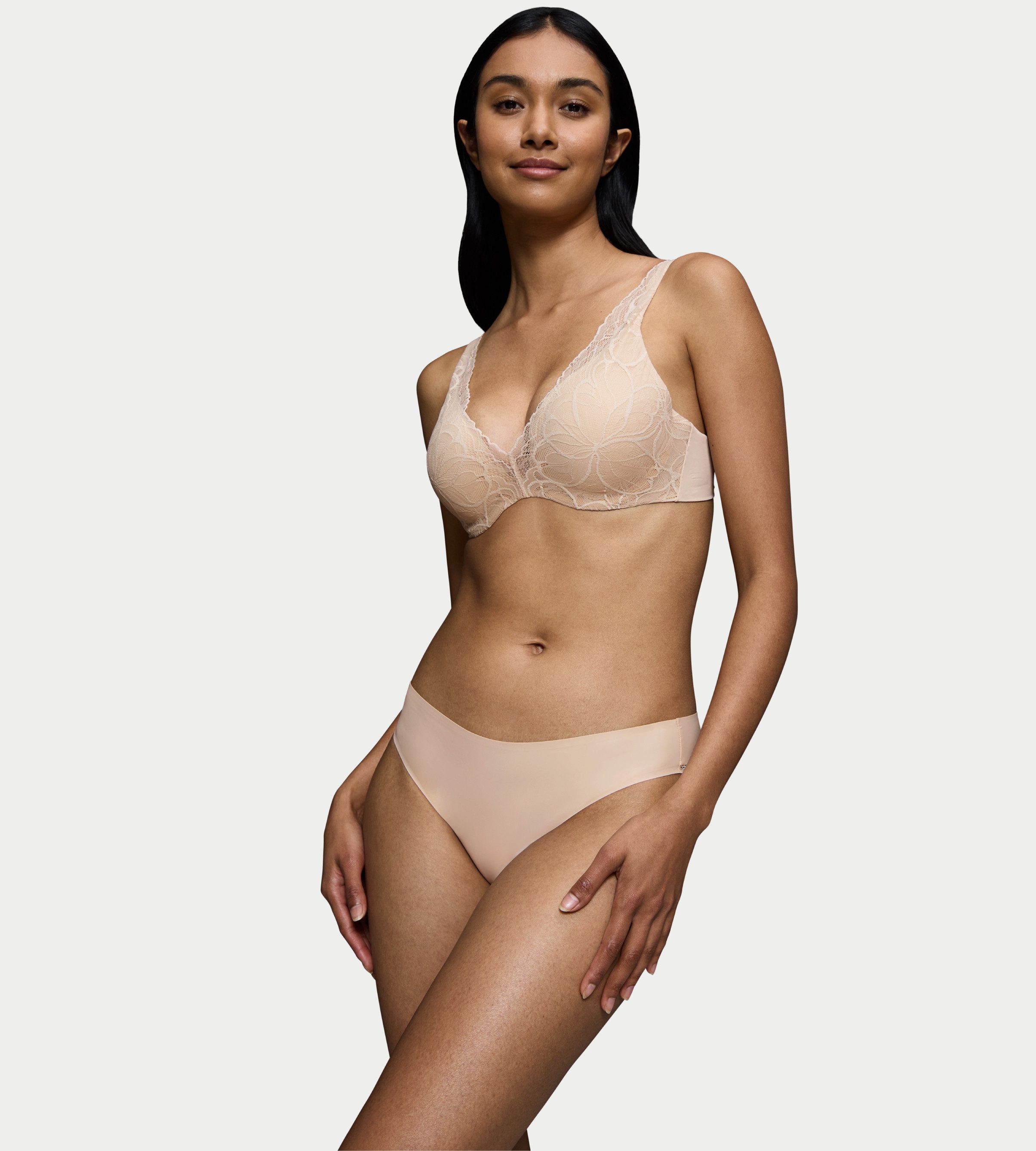 Triumph Slip Body Make-Up Illusion Lace florale Stretch-Spitze, hoher Beinausschnitt, weiche Microfaser