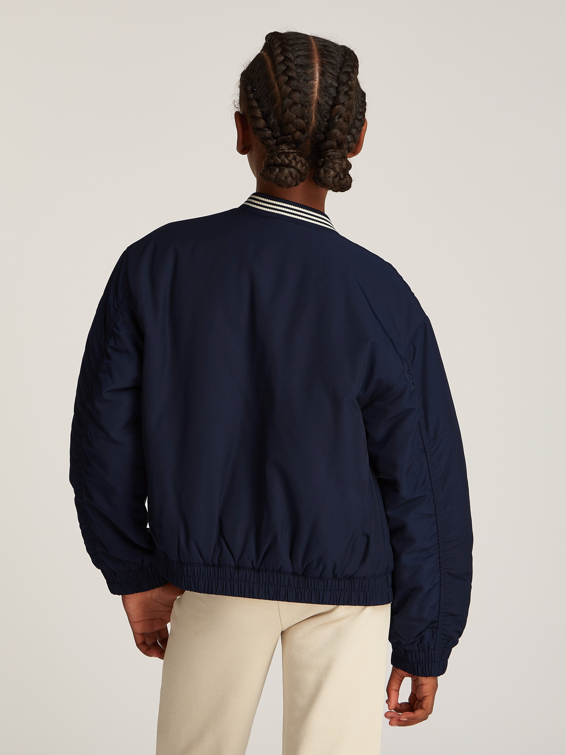 Tommy Hilfiger Bomberjacke VARSITY SATEEN BOMBER mit Logo-Druck auf der Brust