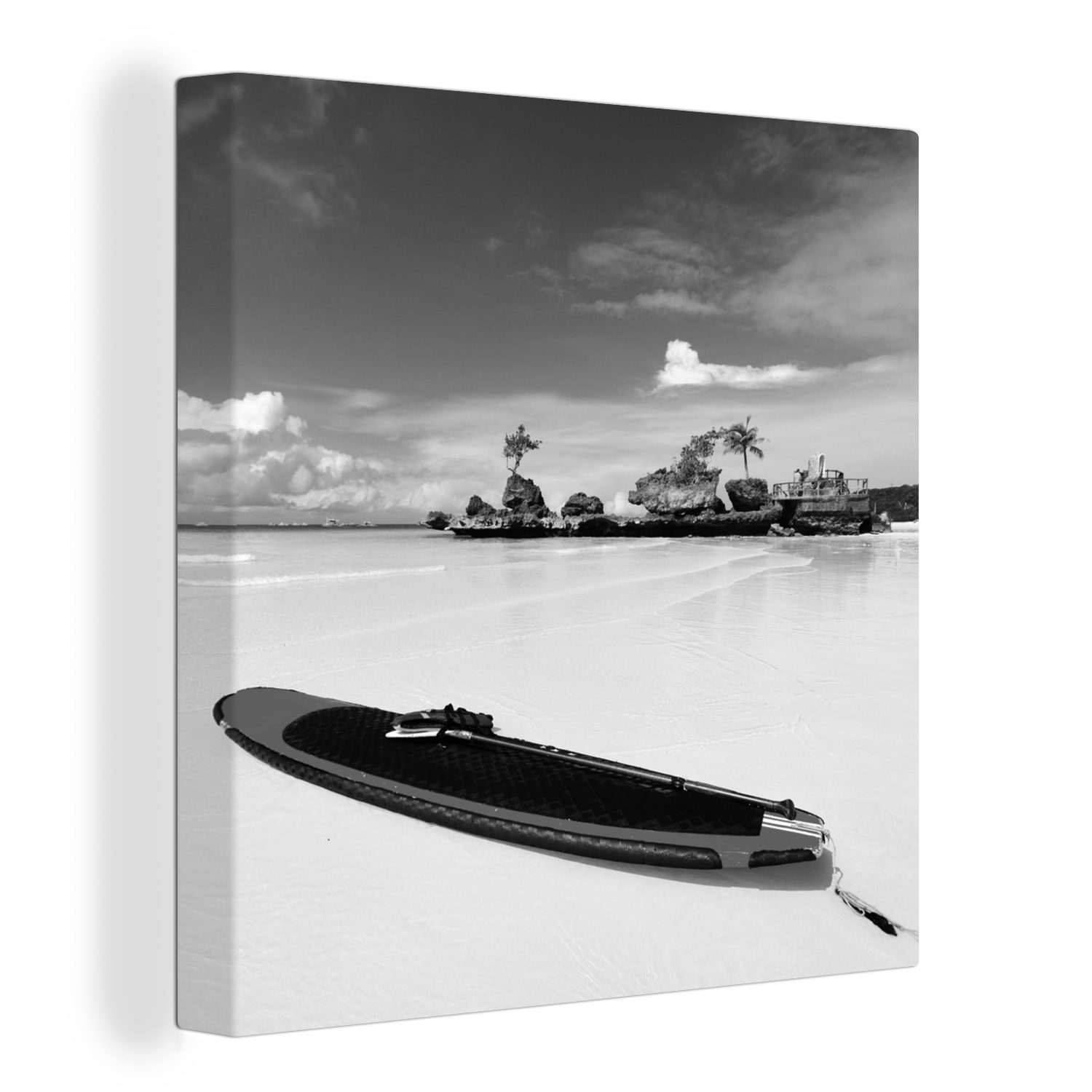 OneMillionCanvasses® Leinwandbild Surfbrett am Strand von Boracay - schwarz und weiß, (1 St), Leinwand Bilder für Wohnzimmer Schlafzimmer | Leinwandbilder