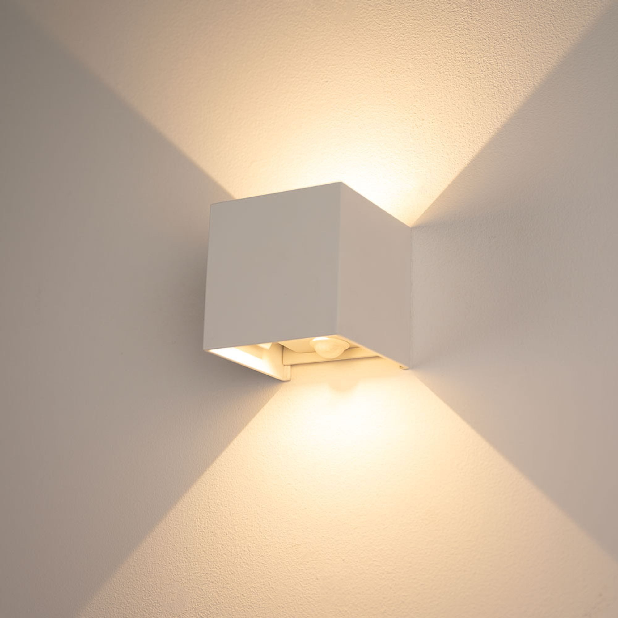 s.luce Wandleuchte LED Wandlampe Ixa mit Bewegungsmelder Weiß, Warmweiß