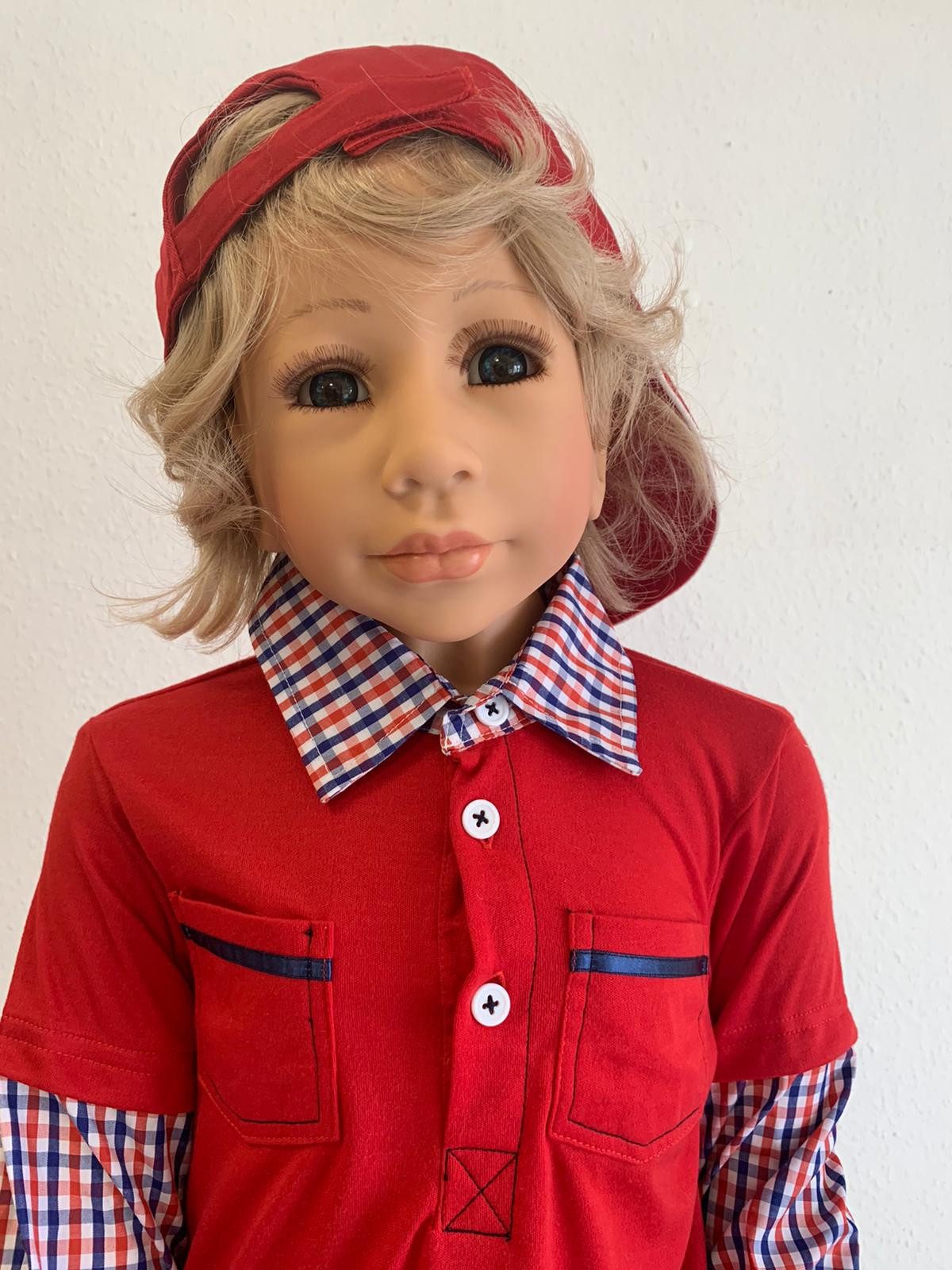 CMTPUPPENGALERIE Stehpuppe Julis von Monika Levenig - blond, rotes Hemd - 122 cm (1-tlg)