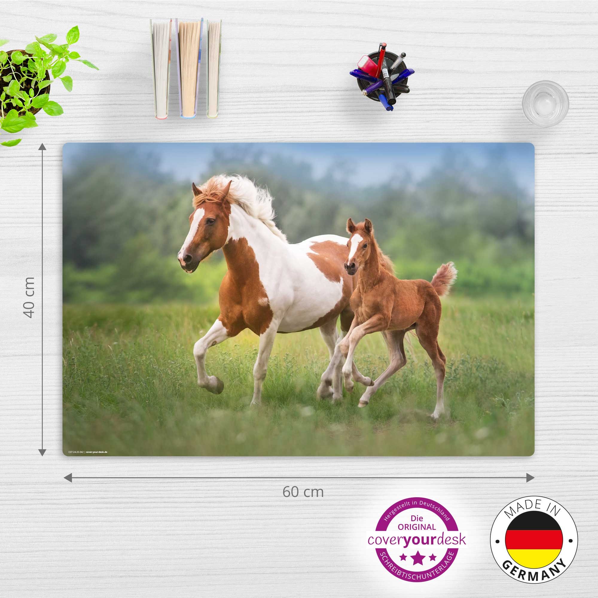 cover-your-desk.de Schreibtischunterlage abwaschbar - Pferde Mama mit Fohlen - premium Vinyl - Made in Germany, (1 tlg)