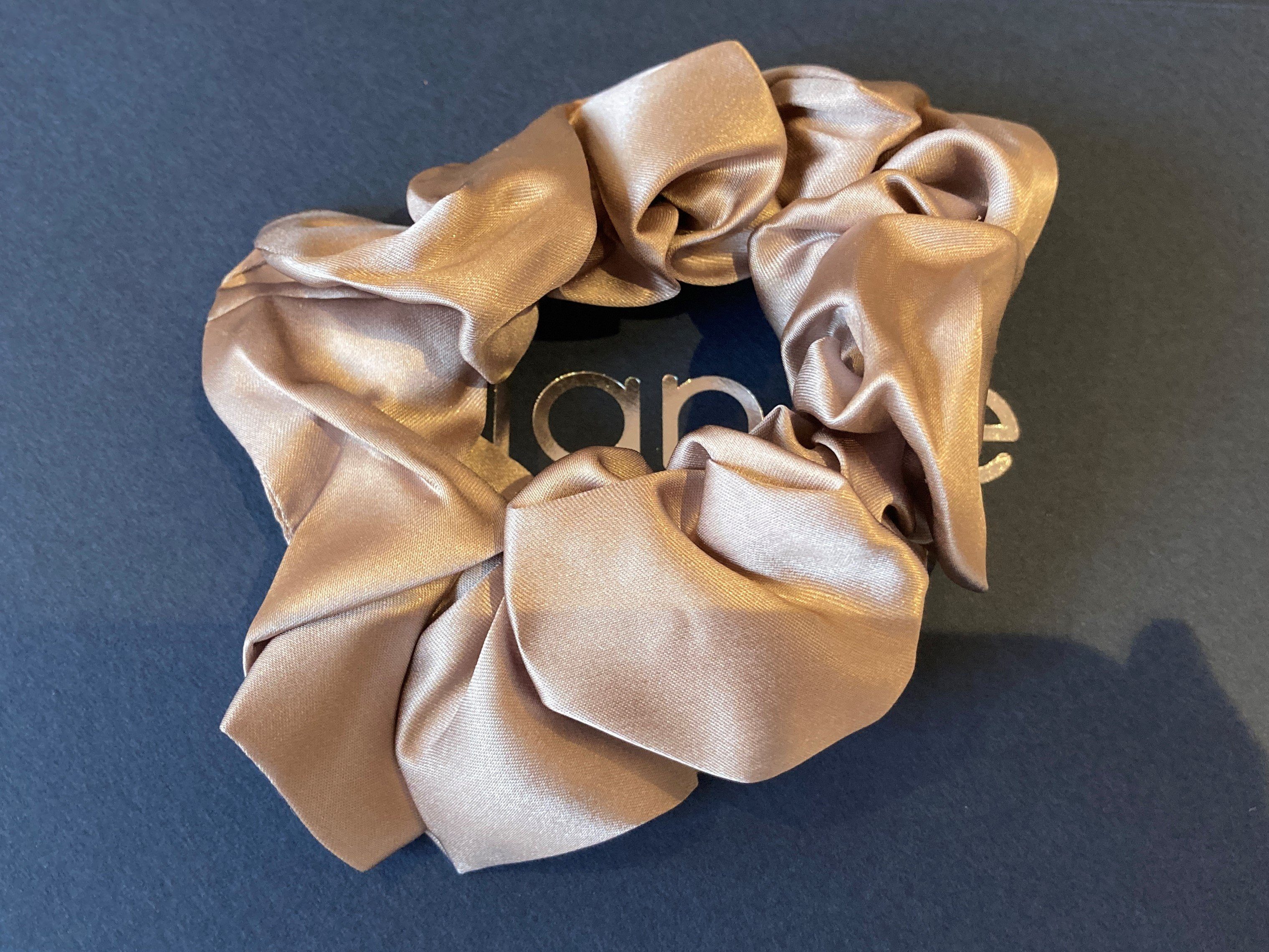 orignee Haargummi Seiden Scrunchies 4er Set, 100% Maulbeerseide, kein Knick,(2×L + 2×S), 4-tlg., 2 Sets – insgesamt 4 Scrunchies (je 1 groß + 1 klein), 100% Maulbeerseide (6A Qualität)