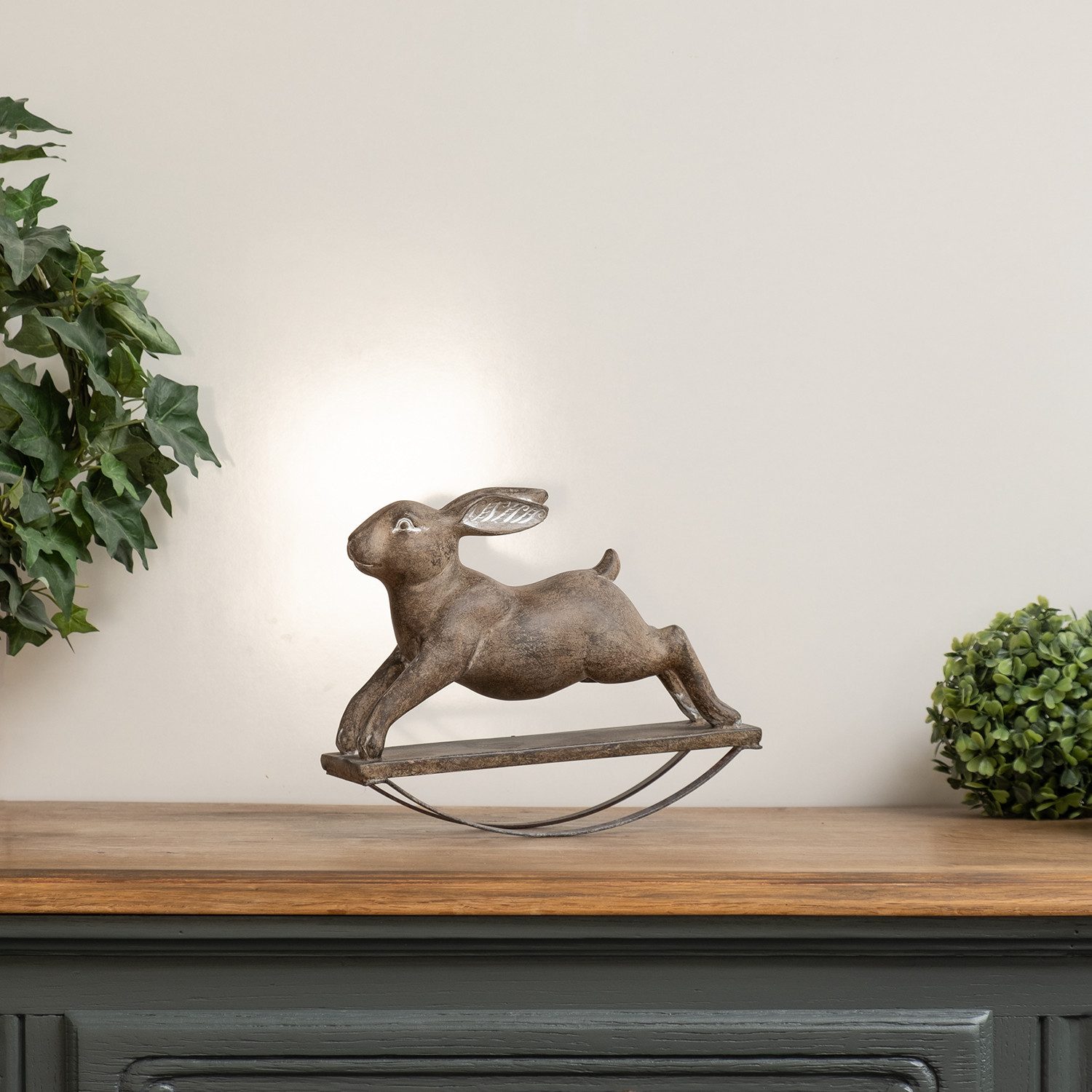 Moritz Dekofigur Dekofigur Hase auf Wippe 20 cm hoch, Polyresin Figuren Dek günstig online kaufen