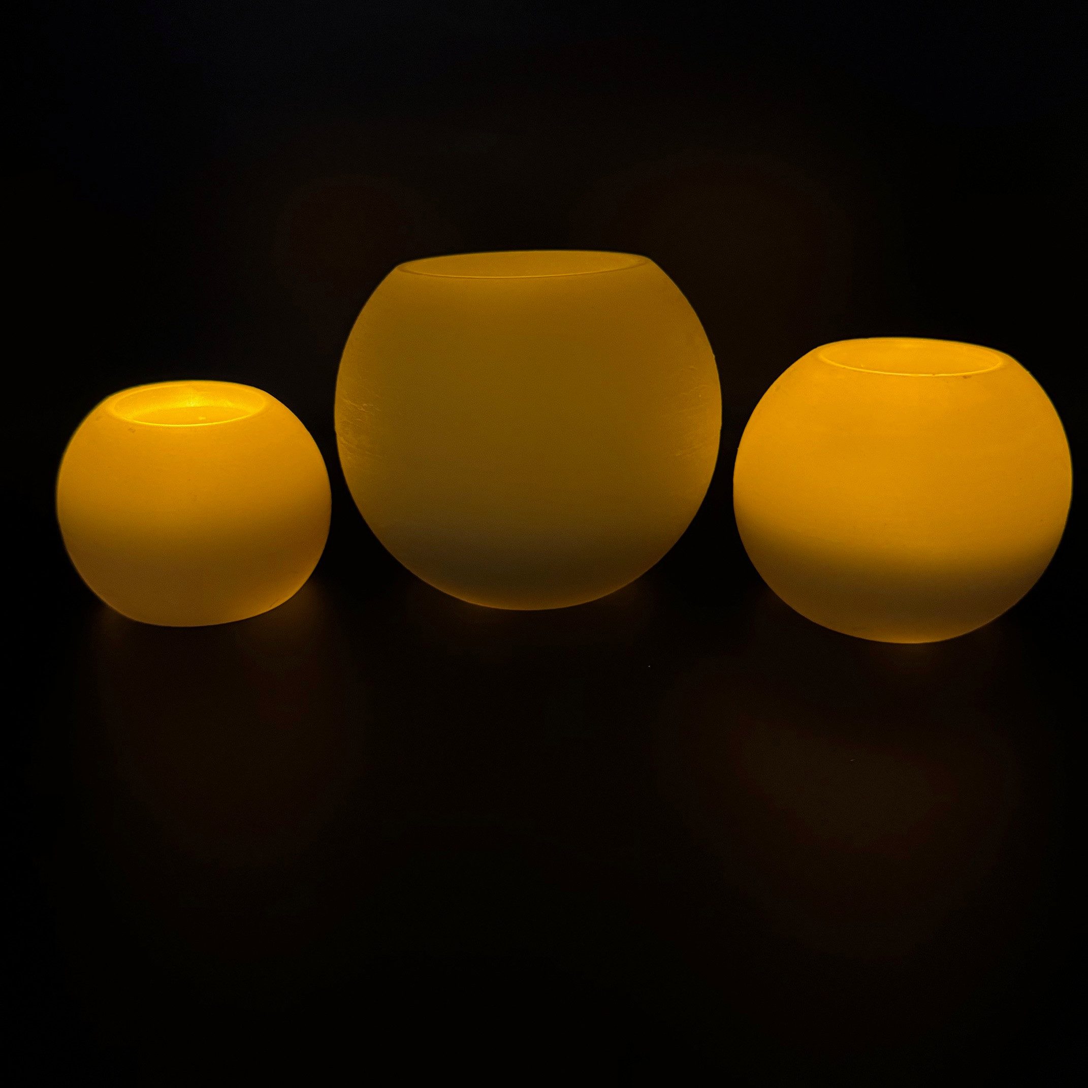Online-Fuchs LED-Kerze 3er Set große LED-Kugelkerzen aus Echtwachs mit Timer (Weiß, Hellgrün und Rosa, leicht rustikales Finish), praktische 6 Stunden Timerfunktion