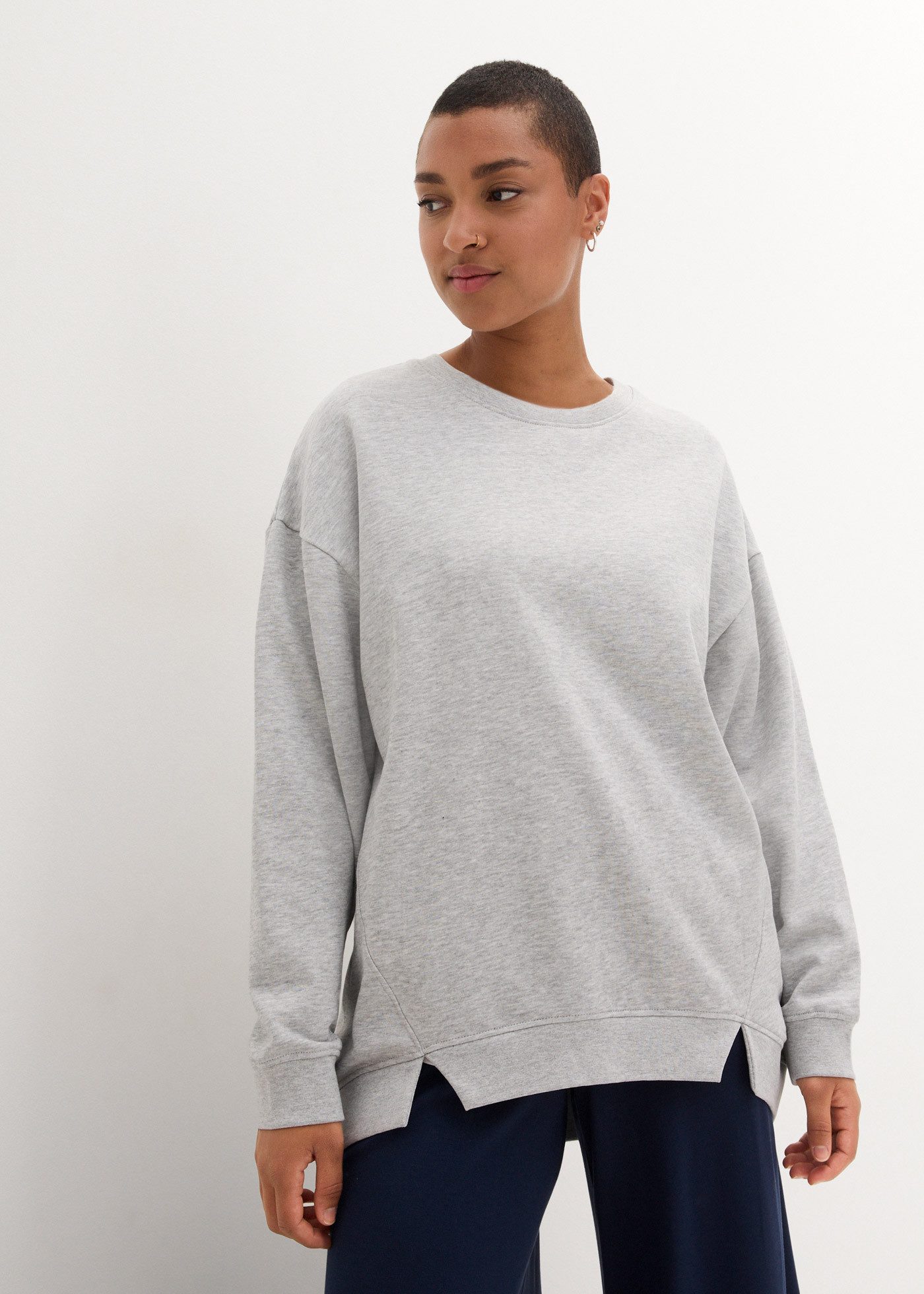 bonprix Sweatshirt Oversize-Fit, Rundhalsform, kleine Seitenschlitze