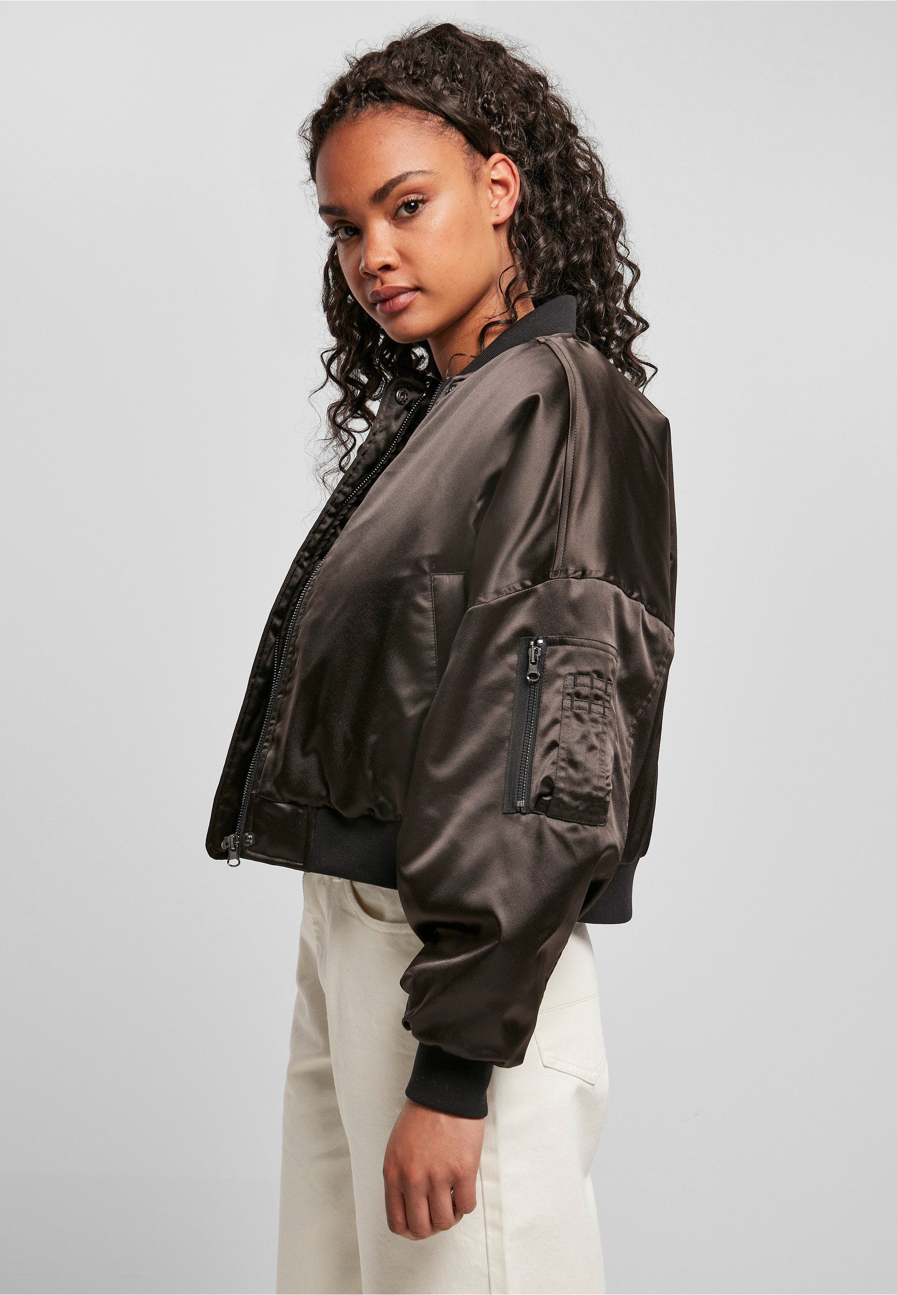 URBAN CLASSICS Bomberjacke Urban Classics Damen Ladies Short Oversized Satin Bomber Jacket (1-St)