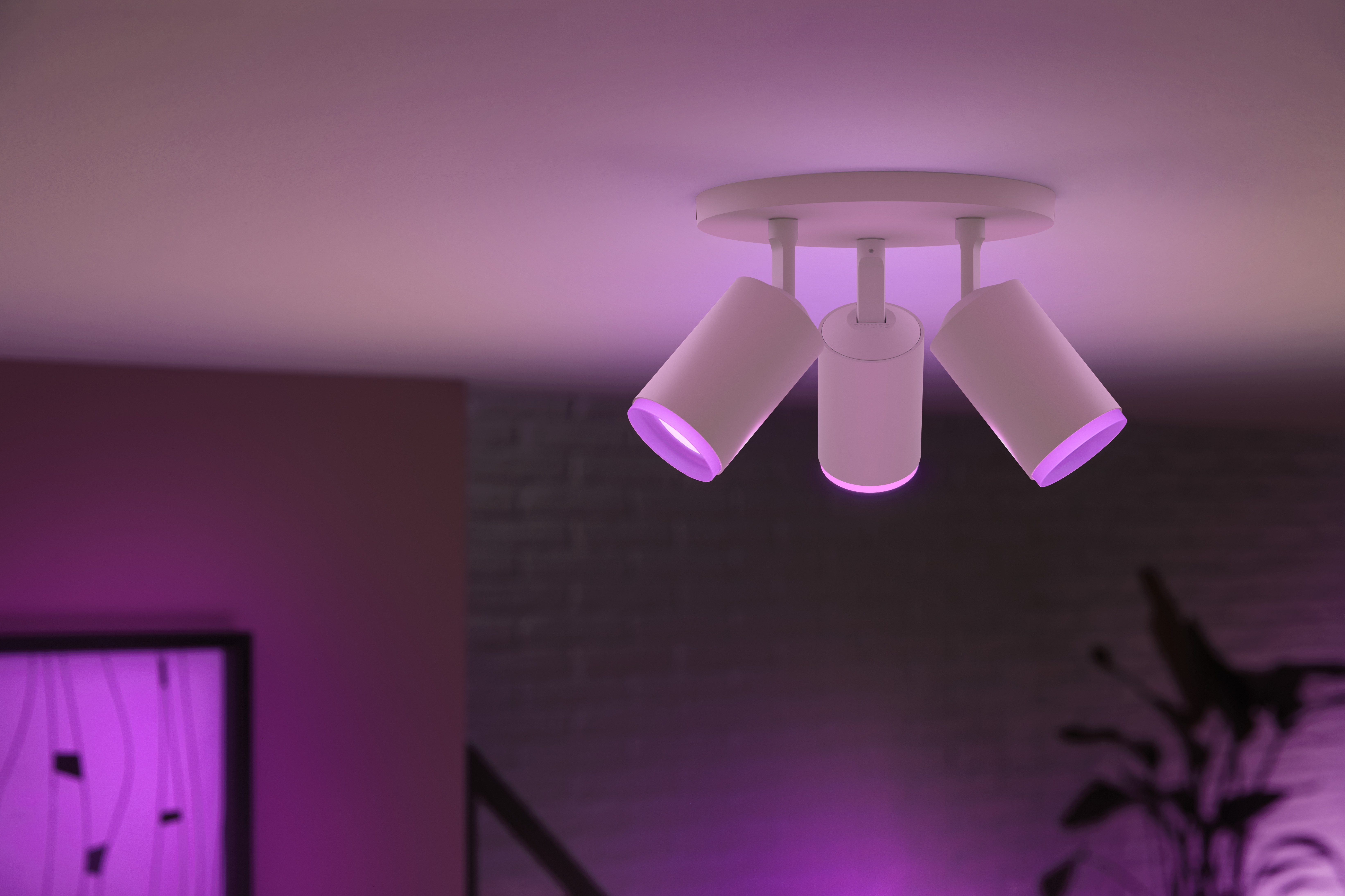 Philips Hue LED Deckenspot White & Color Ambiance Fugato 3er Aufbauspot, Abschaltautomatik, Bluetooth, CCT - über Fernbedienung, Dimmfunktion, Einschlafhilfe, F – Bild 5 von 5