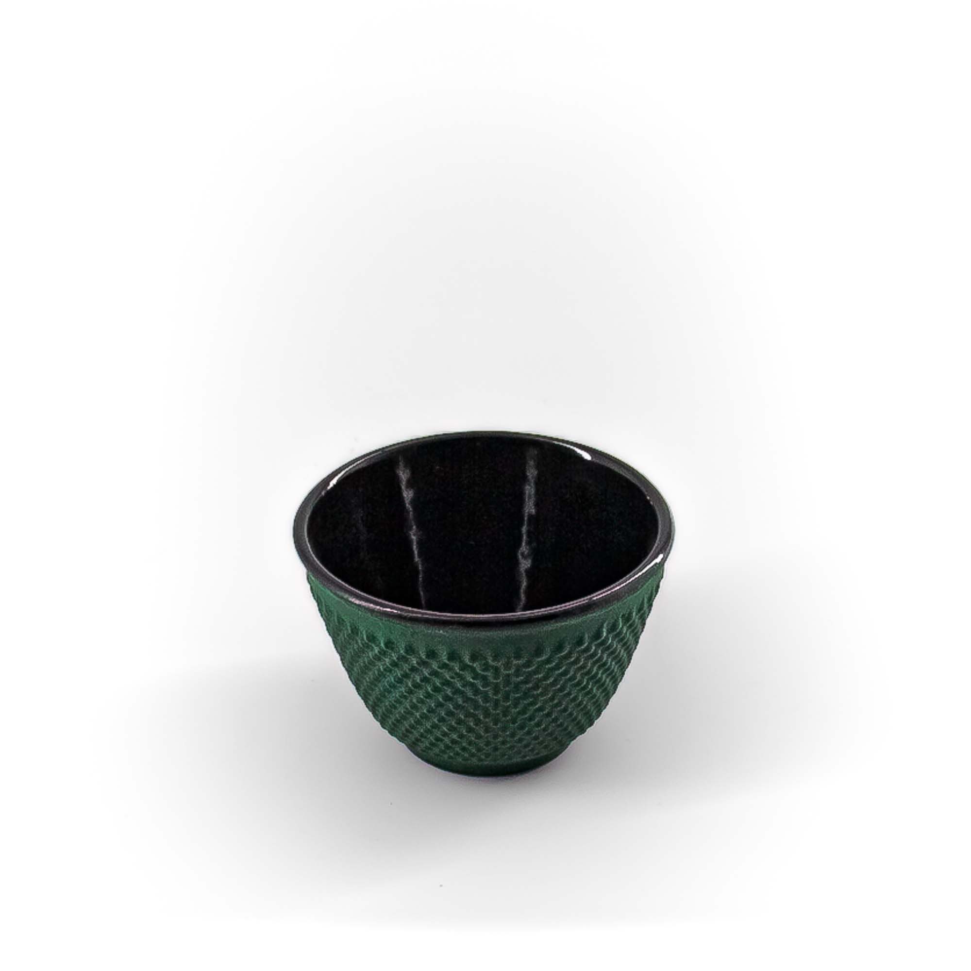 teayumi Teekanne ARARE Tetsubin Komplett-Set Gusseisenkanne 900 ml Grün, 0.9 l, (Komplett-Set, 8-teilig), mit herausnehmbaren Edelstahlsieb, mit Henkel