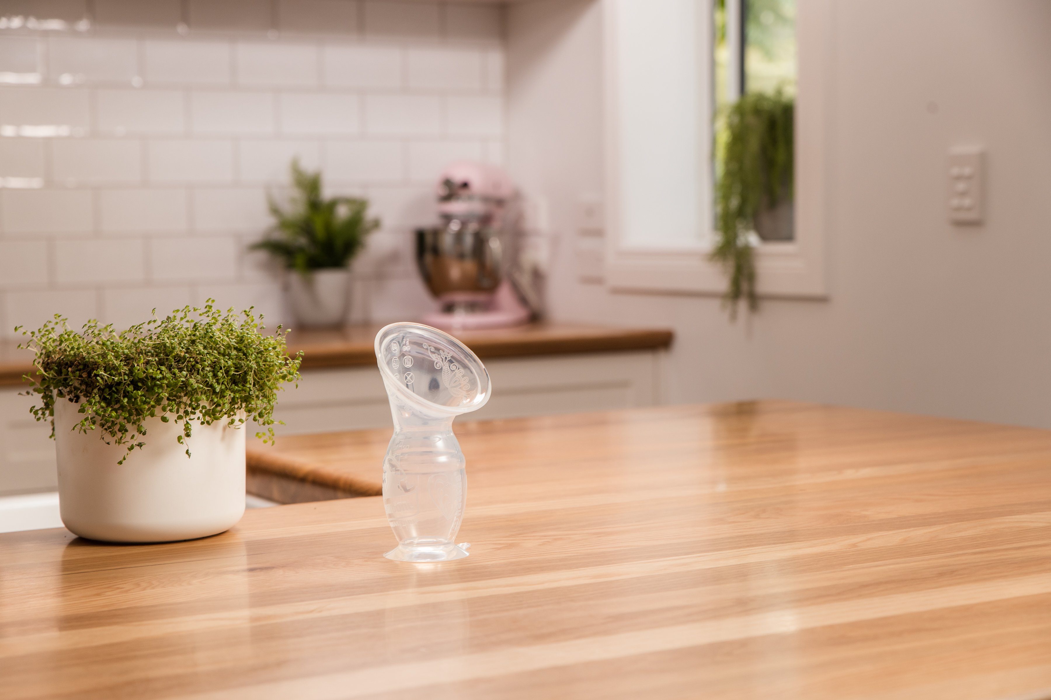 Haakaa Handmilchpumpe Milchpumpe mit Saugfuss 100ml, 1-tlg.