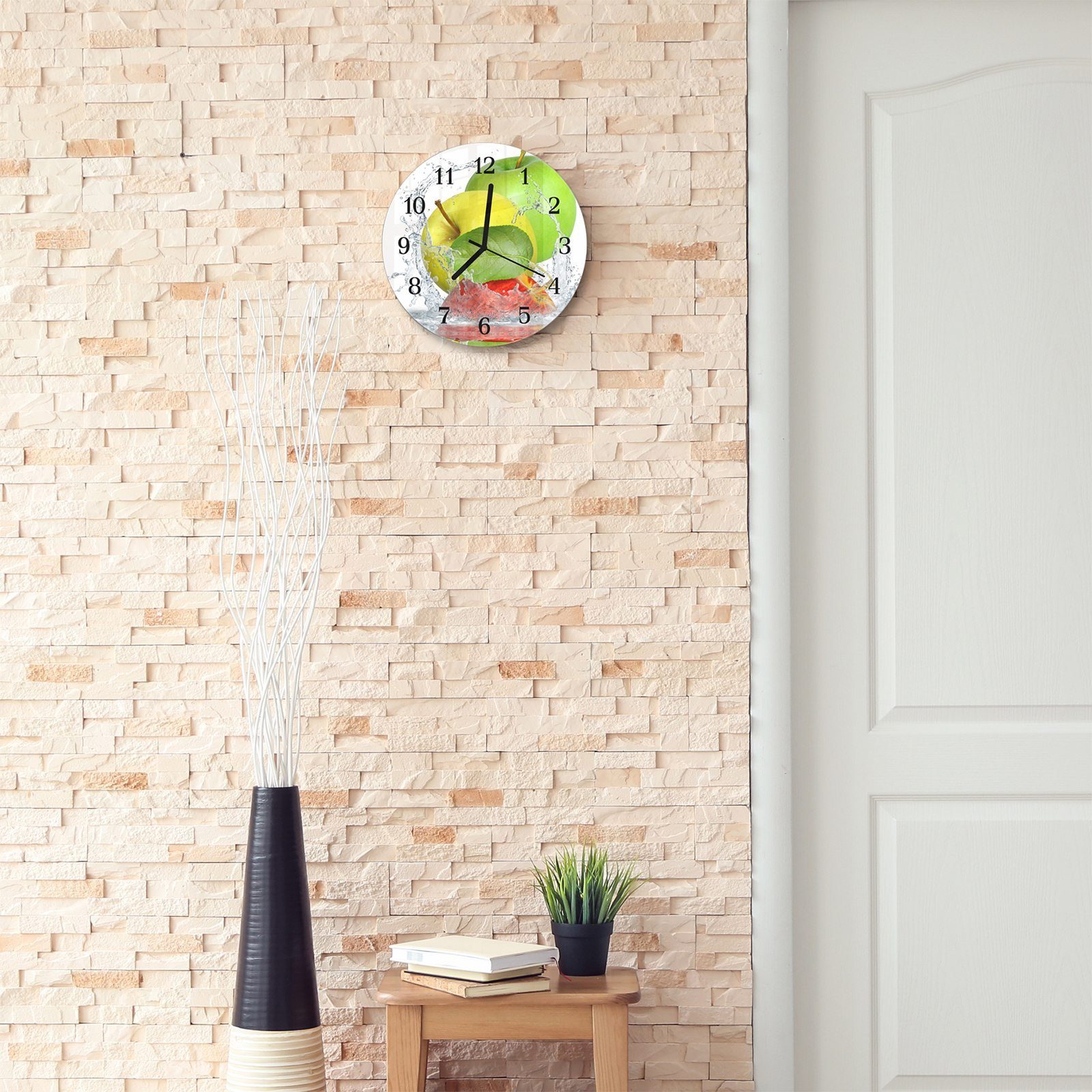 Primedeco Wanduhr mit Rund - und aus Splash Durchmesser auf Quarzuhrwerk Wanduhr Glas Äpfel Wasser Motiv cm mit 30