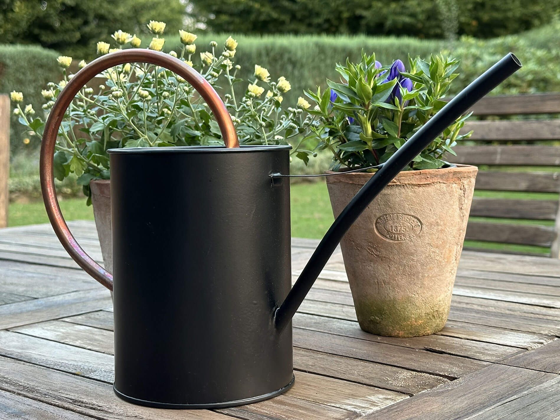 Dekowunder Gießkanne Elegante Gießkanne in Schwarz/Kupfer – Praktisch und Stilvoll 1,6L