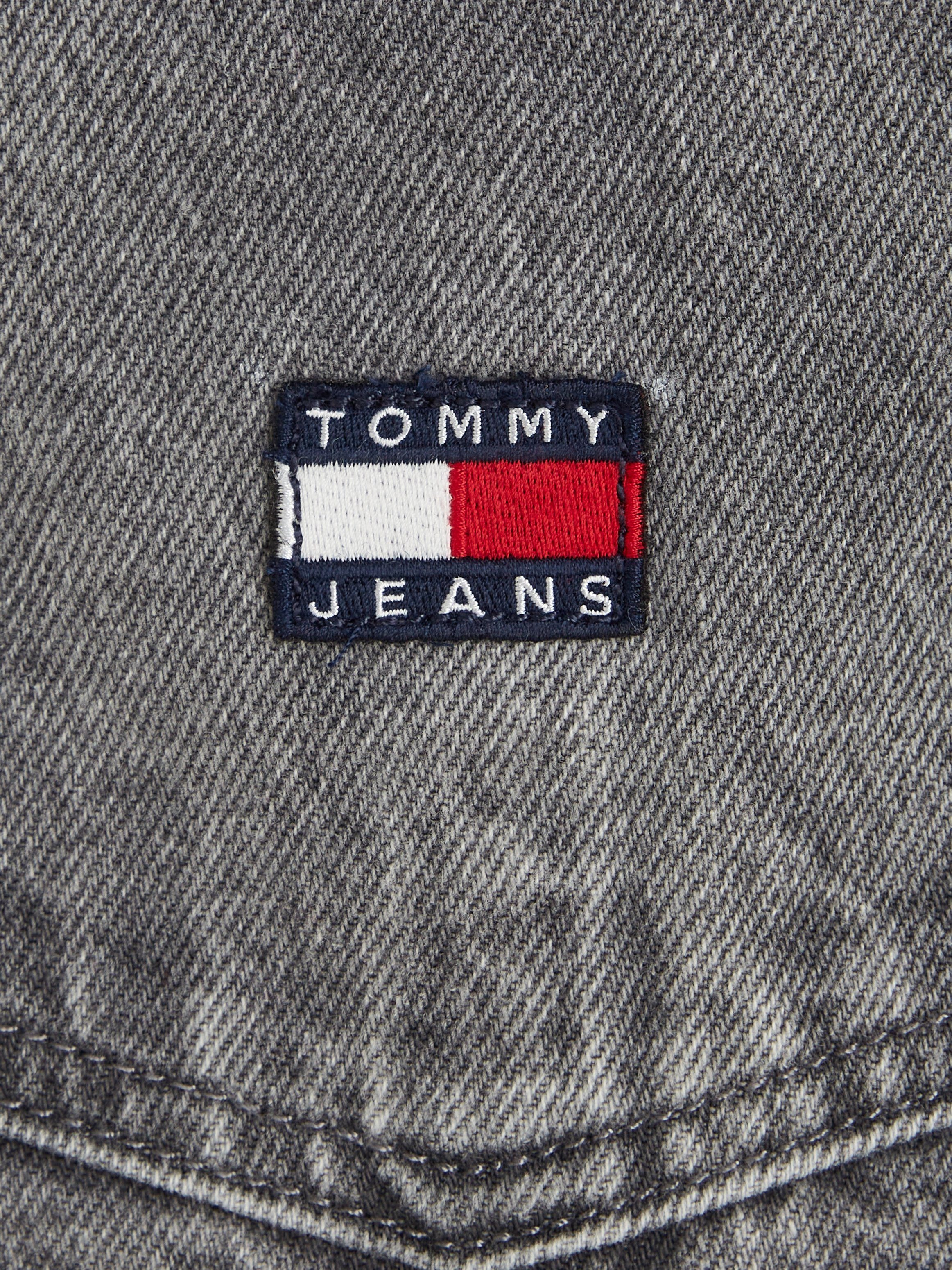 Tommy Jeans Jeanskleid PINAFORE Markenlabel Jeans DG4072 mit Tommy DRESS