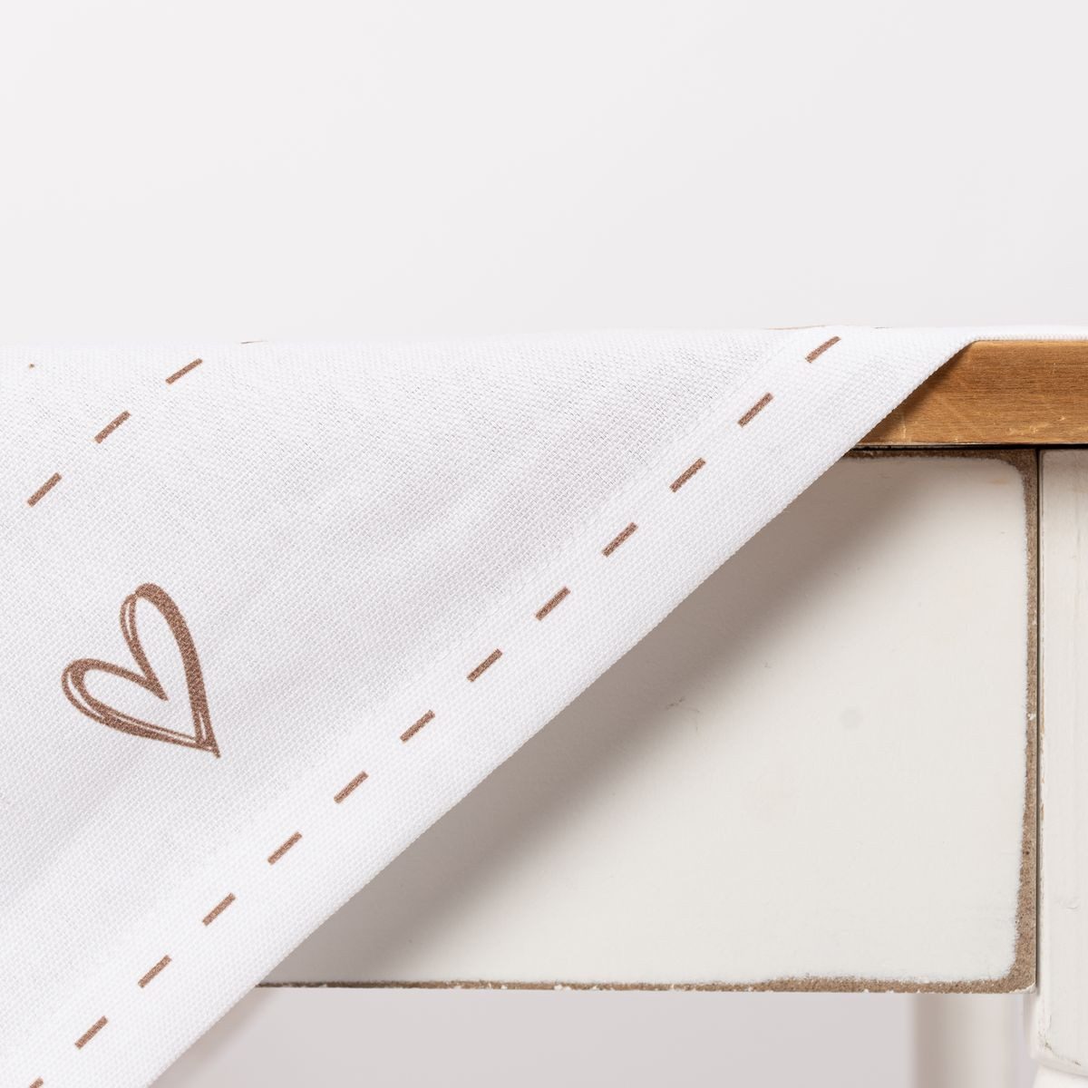 Clayre & Eef Tischdecke Mitteldecke Kaninchen Herzen aus Baumwolle weiß braun beige 100x100cm, Kuvertsaum