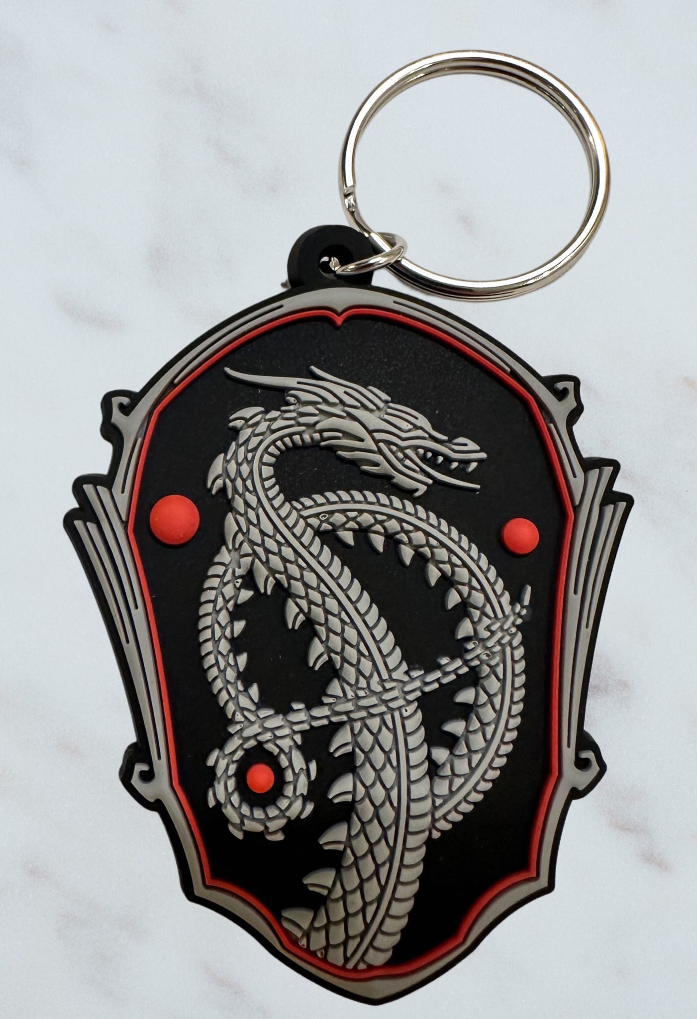 PYRAMID Schlüsselanhänger Schlüsselanhänger 6cm Kinder Anhänger keychain Wappen grau schwarz rot, Banner Schlüsselanhänger House of the Dragon Game of Thrones