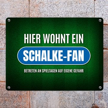 speecheese Metallschild Hier wohnt ein Schalke Fan Metallschild mit Rasen Motiv Fußball