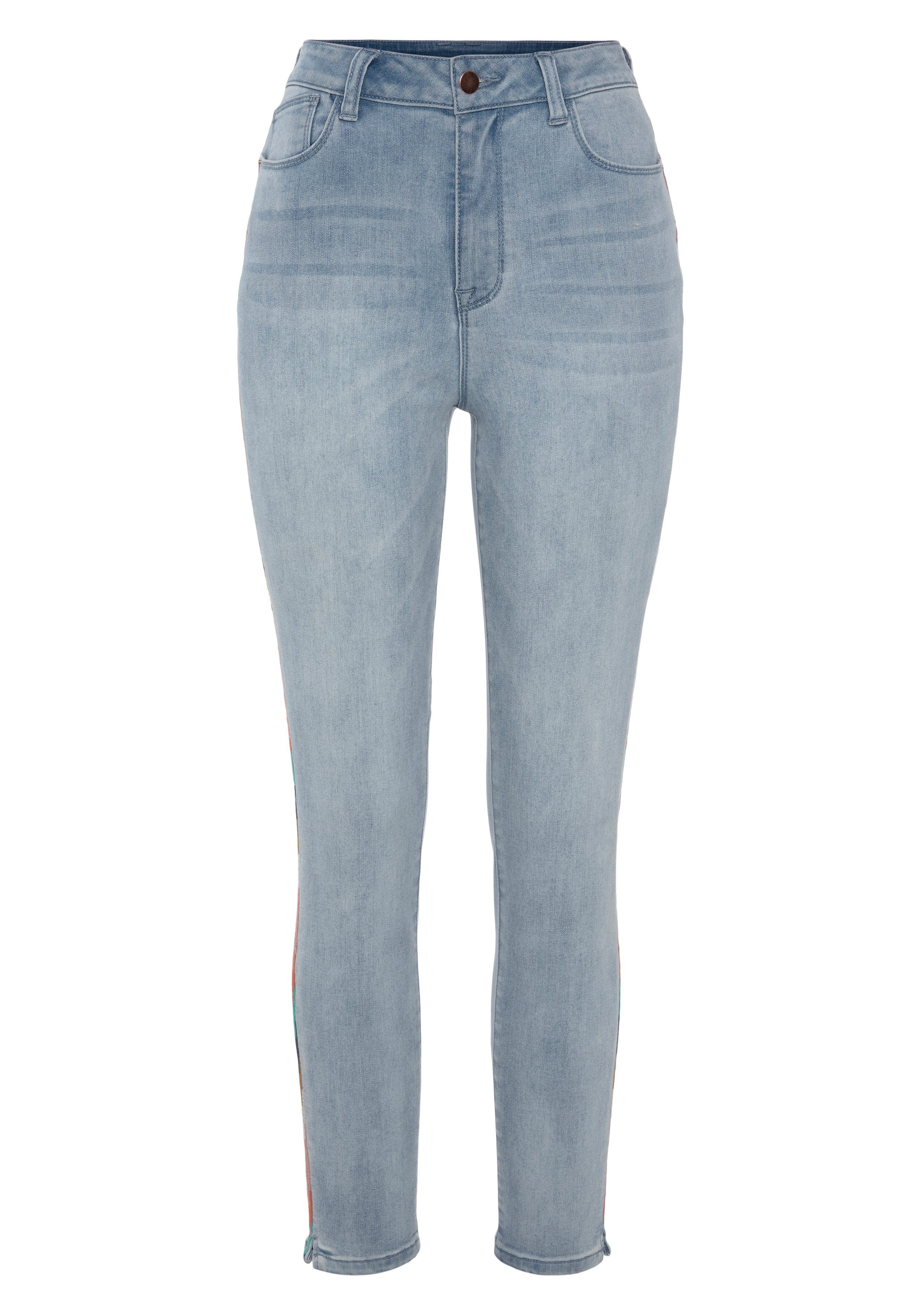 LASCANA light seitlicher blue High-waist-Jeans washed mit Stickerei