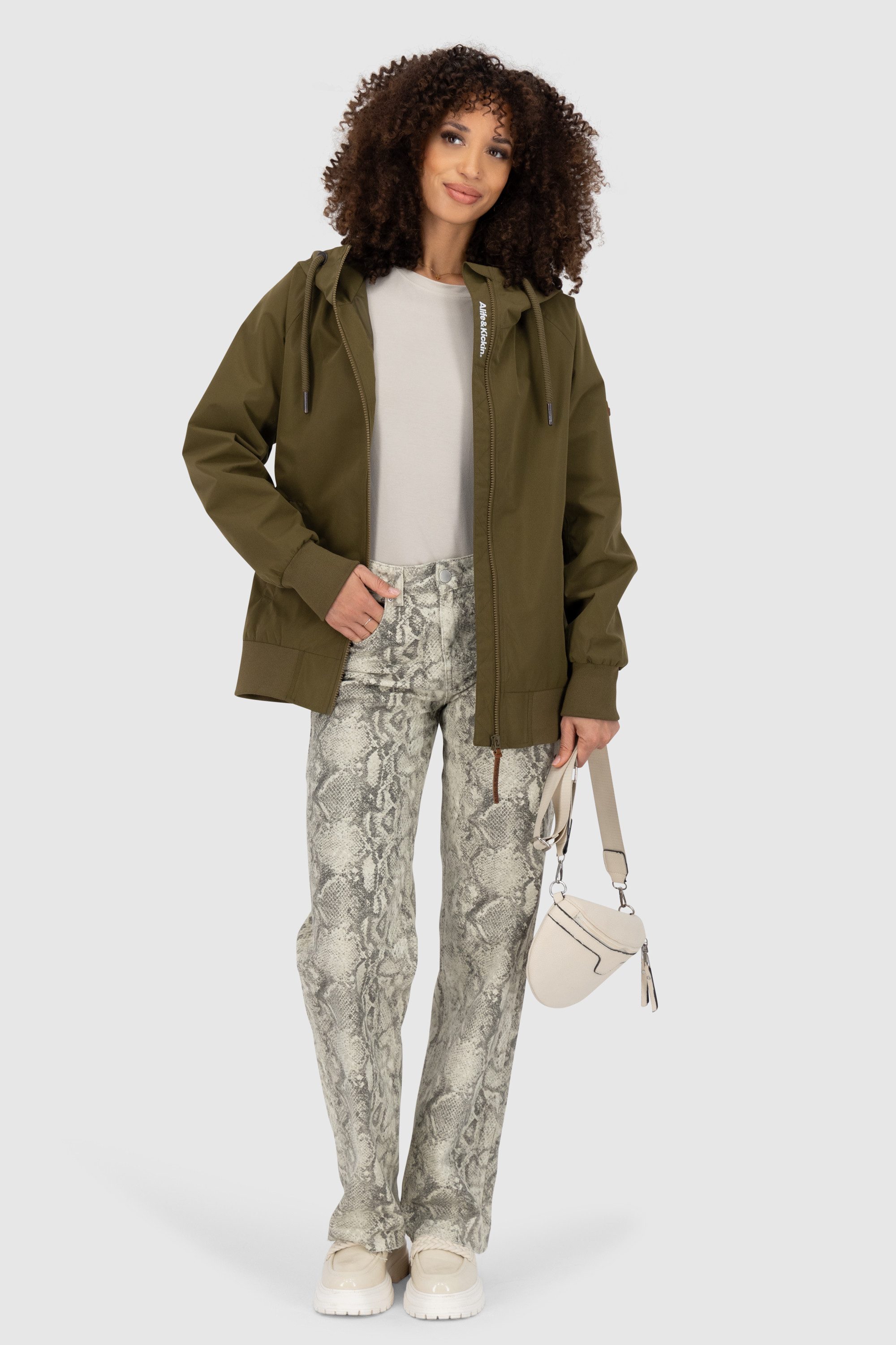 Alife & Kickin Outdoorjacke RenitaAKA mit Kapuze in bequemen Fit
