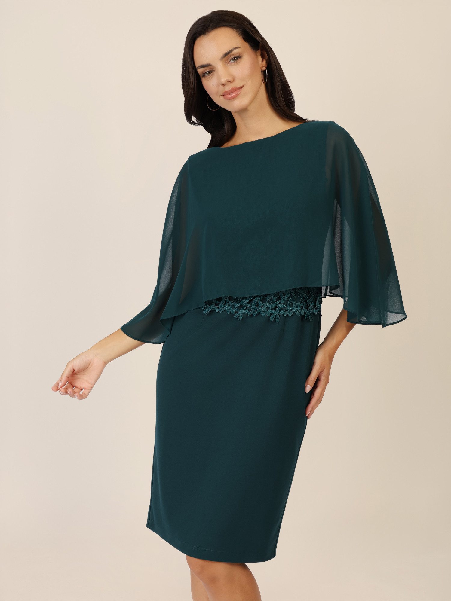 Apart Abendkleid in Lagenoptik mit Spitzenborte