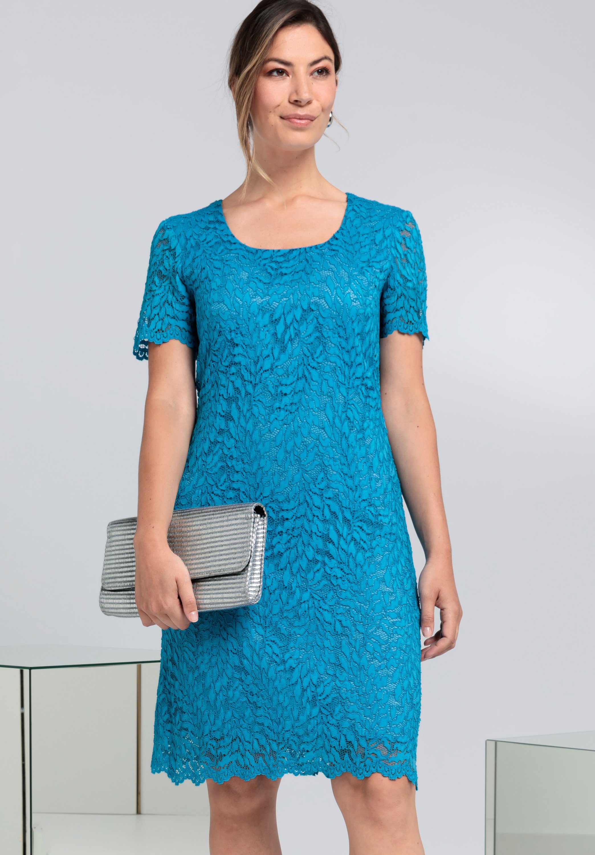 bianca Spitzenkleid AGNES im femininen Look und angesagter Trendfarbe günstig online kaufen