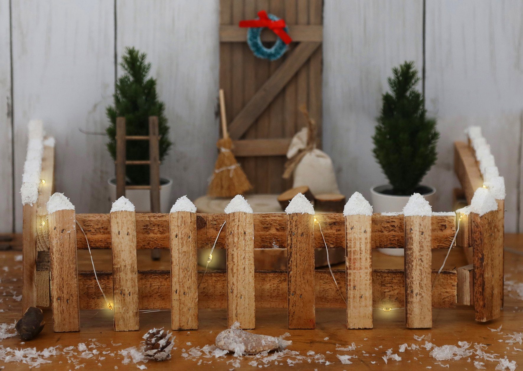 Spetebo Dekoobjekt Holz Deko Zaun mit 15 LED in warm weiß - 90x10 cm (Stück günstig online kaufen