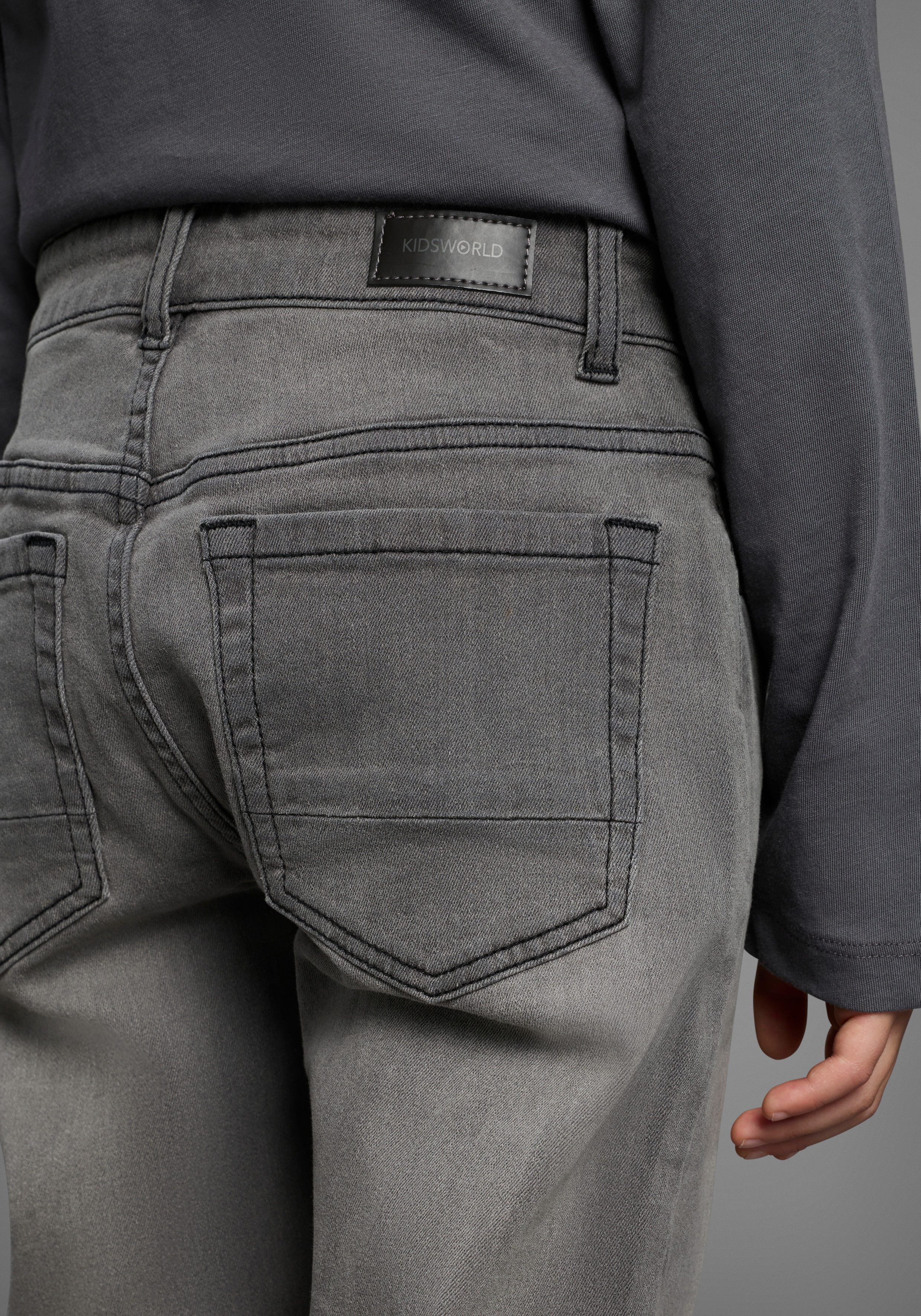 KIDSWORLD Straight-Jeans Gerade Stretchjeans Stretchjeans in authentischer Waschung