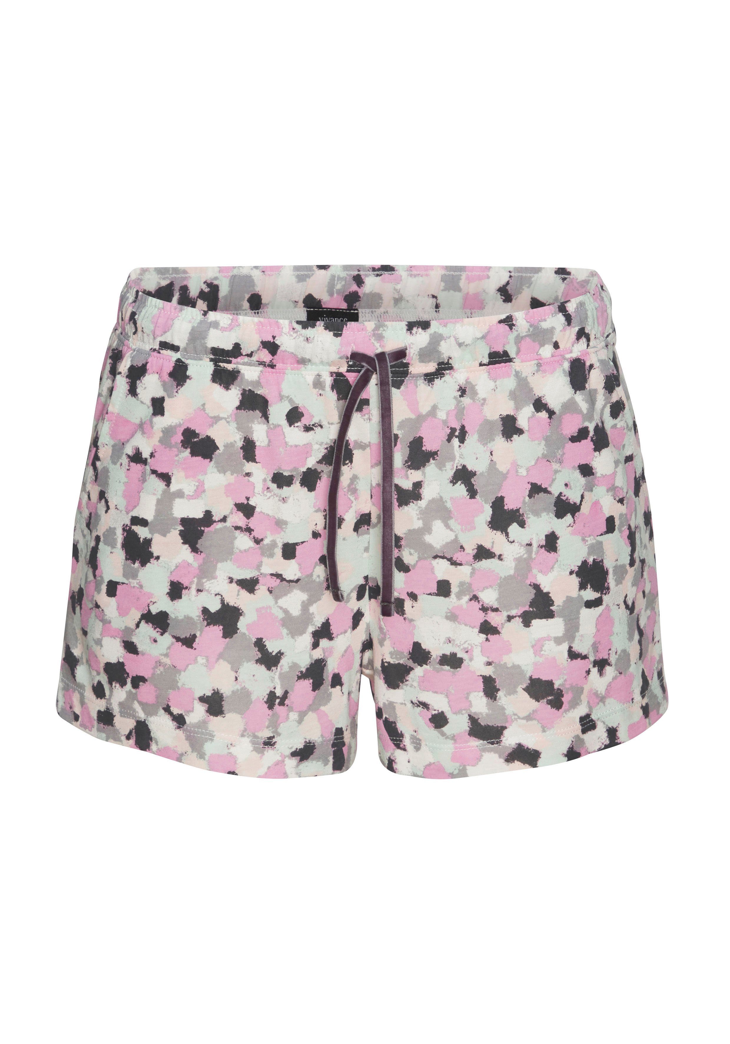 Vivance Dreams Pyjamashorts mit Aquarell-Muster.  16,99