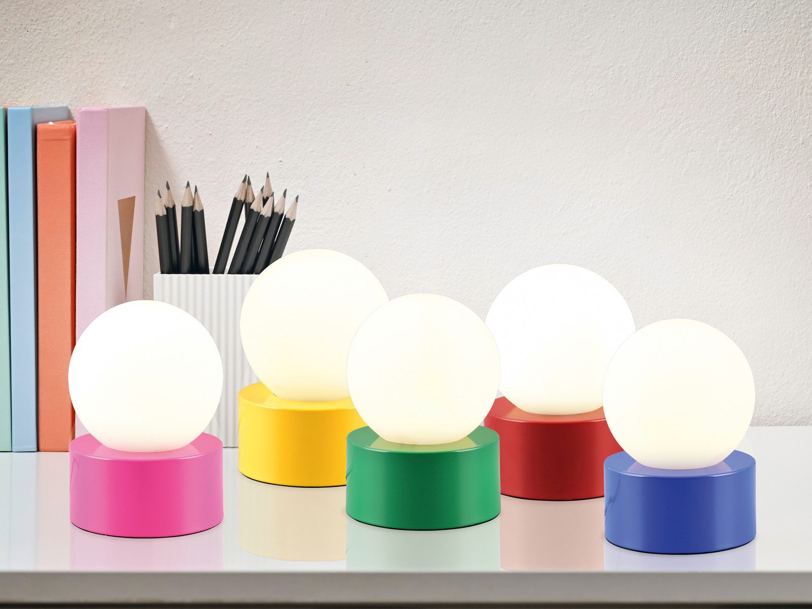 Reality Leuchten LED Nachttischlampe, Mitgeliefertes Leuchtmittel per Berührungsschalter in 3 Stufen dimmbar, LED wechselbar, warmweiß, klein-e Fenster-lampe Grün mit Glaskugel dimmbar für Fensterbank Ø12cm