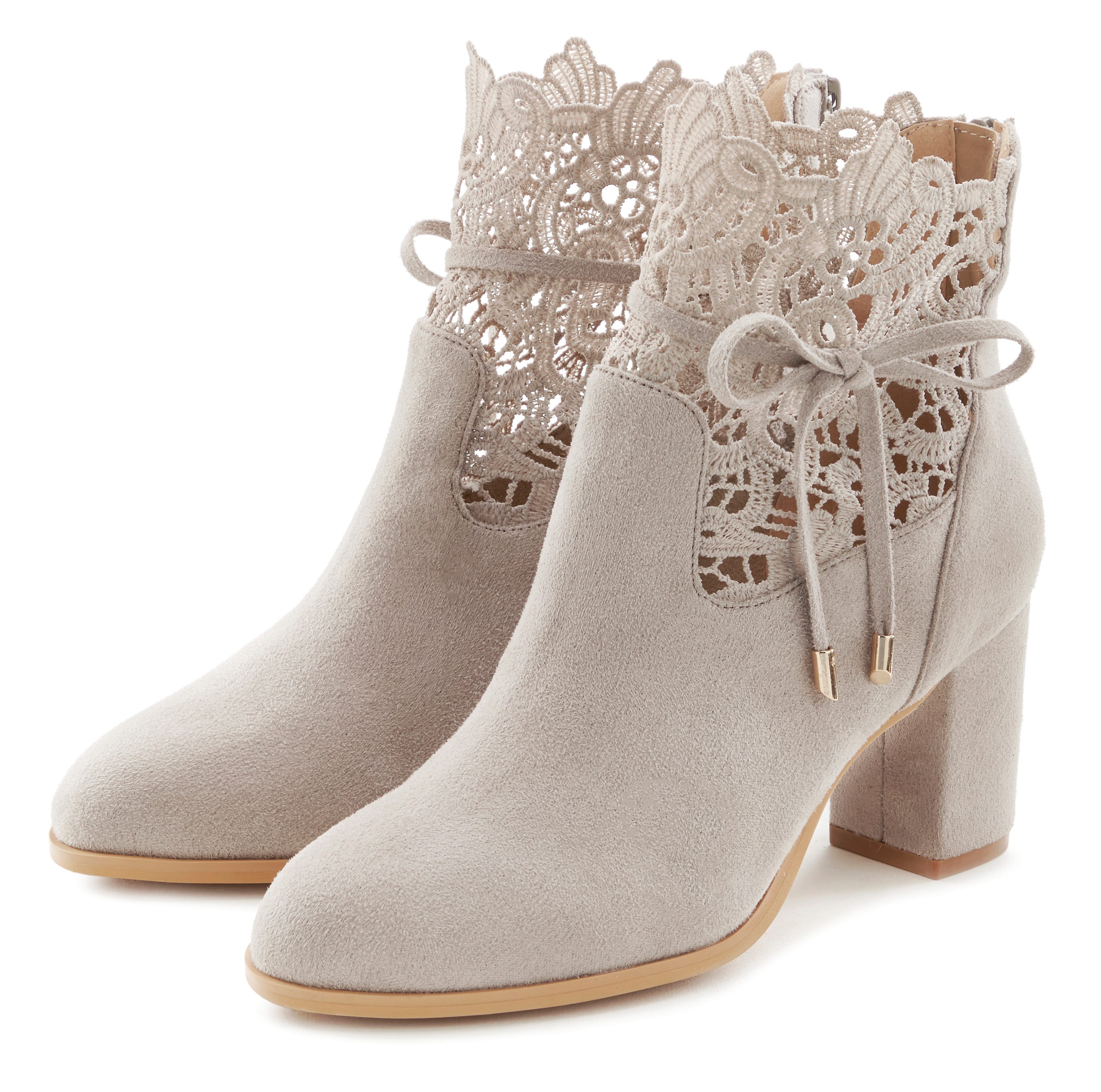 LASCANA High-Heel-Stiefelette mit modischer Spitze und bequemen Blockabsatz, Ankle Boot, Stiefel