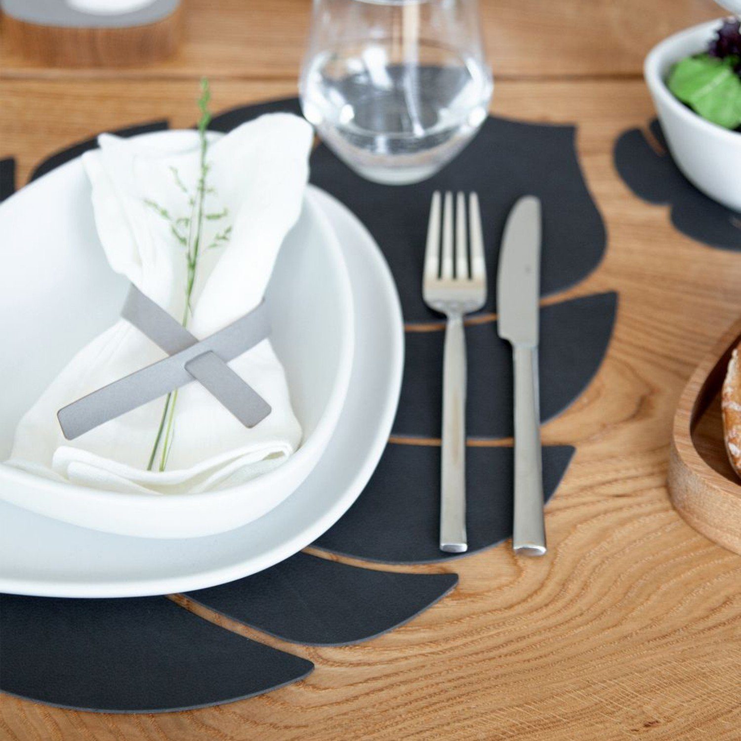 LIND DNA Platzset Tischset Monstera Leaf L schwarz, (Stück, 1-St., 1 Tischset), Recyclingleder