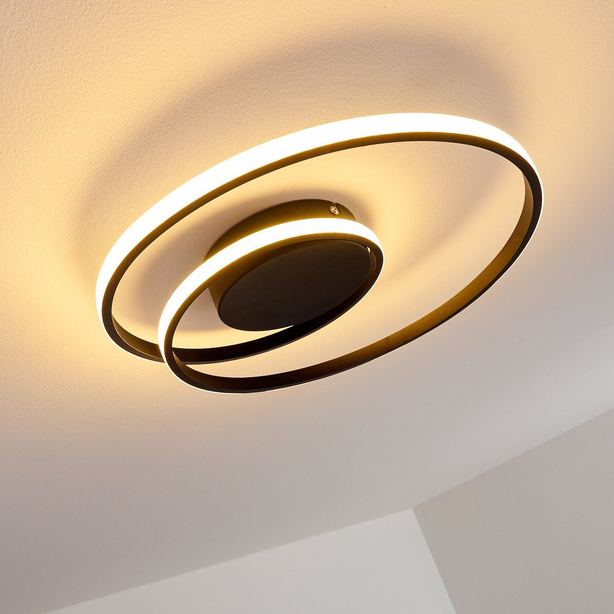 hofstein Deckenleuchte »Apagni« dimmbare Deckenlampe aus Metall in Schwarz/Weiß, 3000 Kelvin, 2200 Lumen, dimmbar über Lichtschalter, mit tollem Lichteffekt