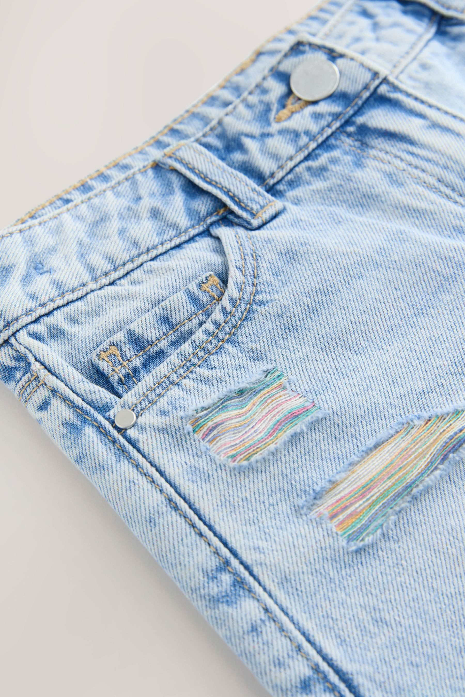 Next Jeansshorts Shorts in Used-Optik mit ausgefransten Rändern (1-tlg)