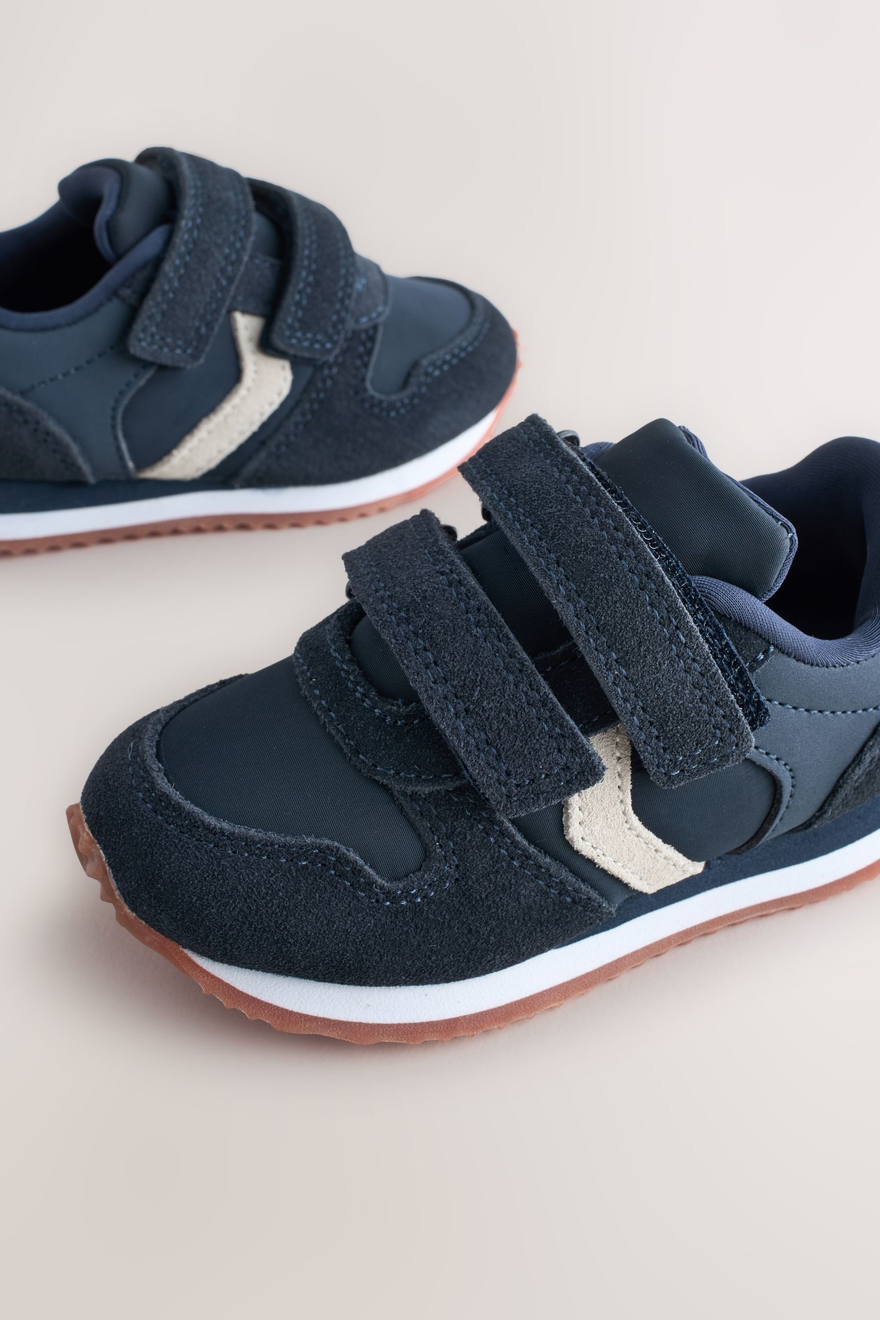 Next Sneaker mit zwei Klettverschluss, weite Passform Sneaker (1-tlg)