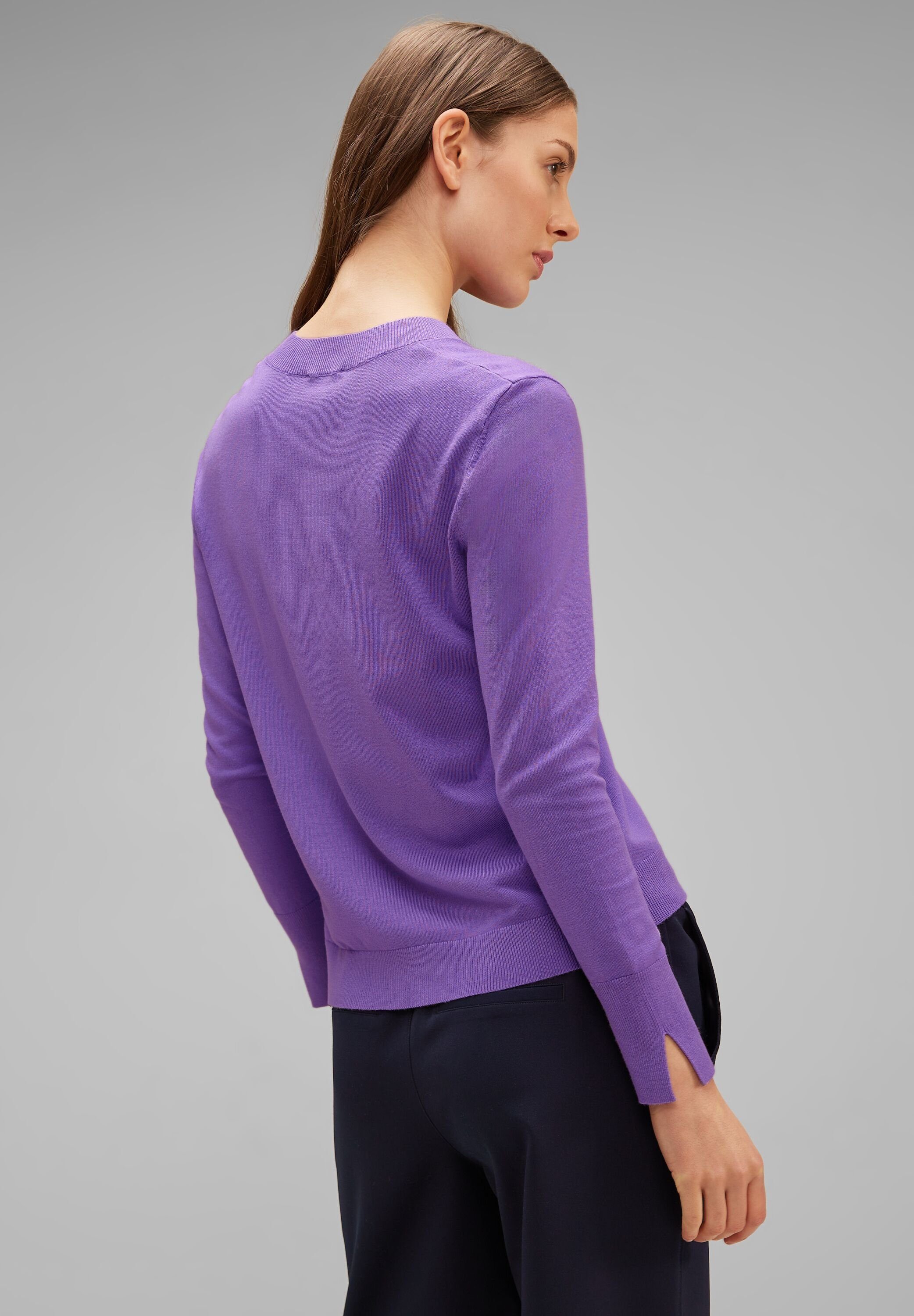 V-Ausschnitt-Pullover softem Materialmix ONE lupine aus STREET lilac