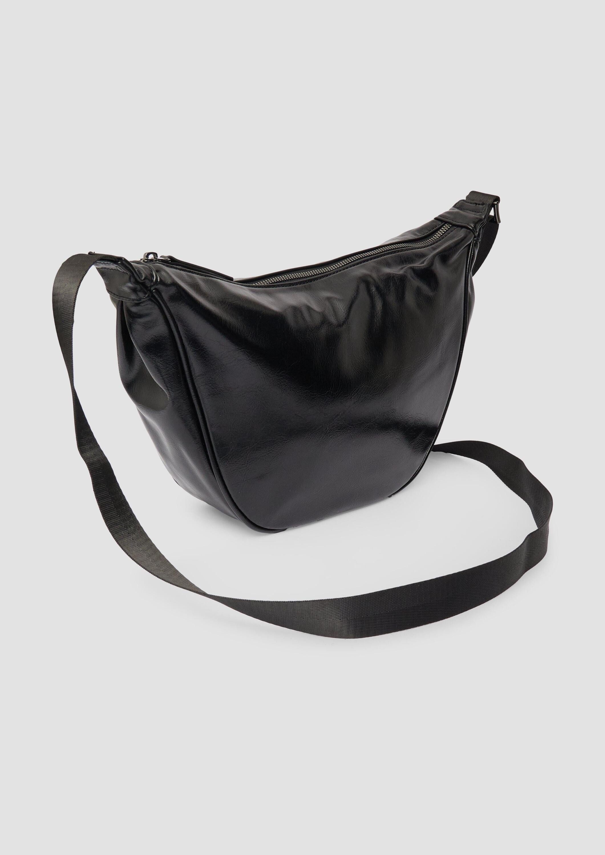 s.Oliver Umhängetasche Tasche, Halbmondtasche aus Lederimitat mit Logo-Detail