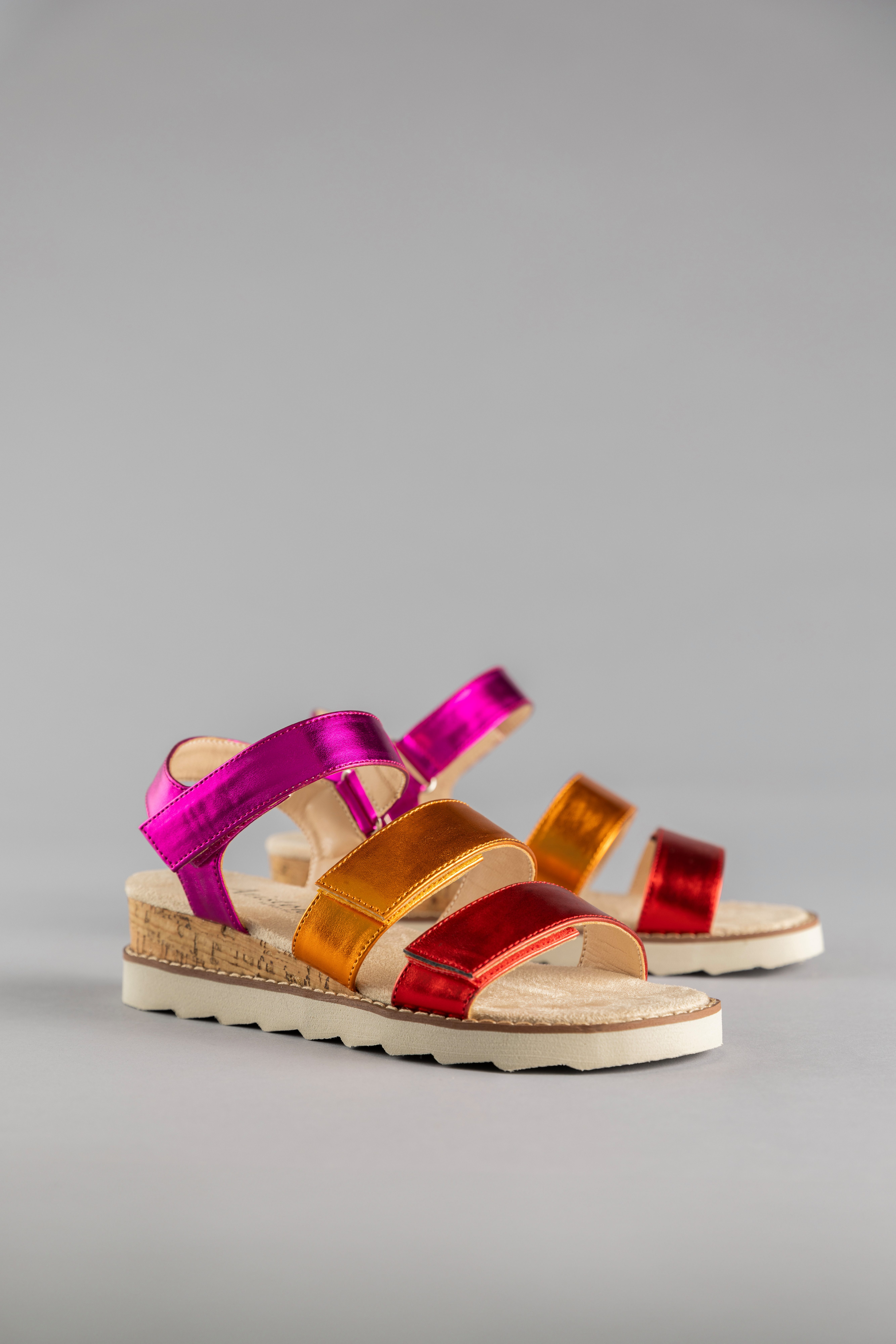 Aniston SHOES Keilsandalette, Sandale, Sommerschuh, Klettschuh, Metallic-Op günstig online kaufen